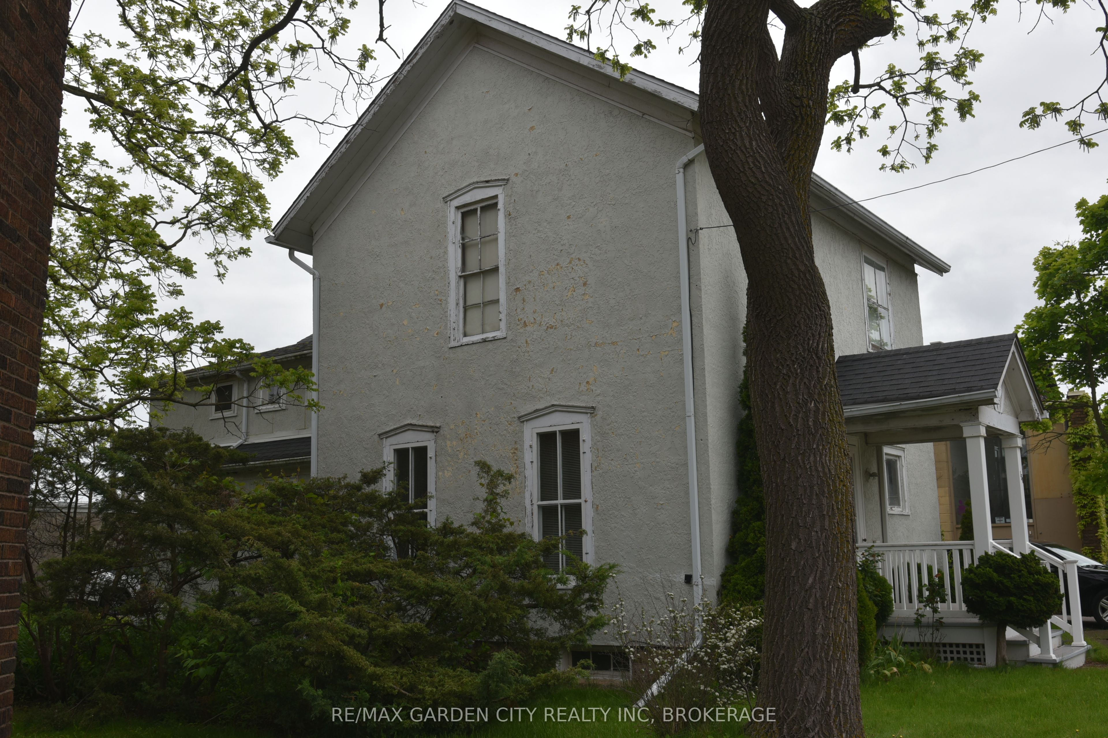 156 Division St Property Photo 5
