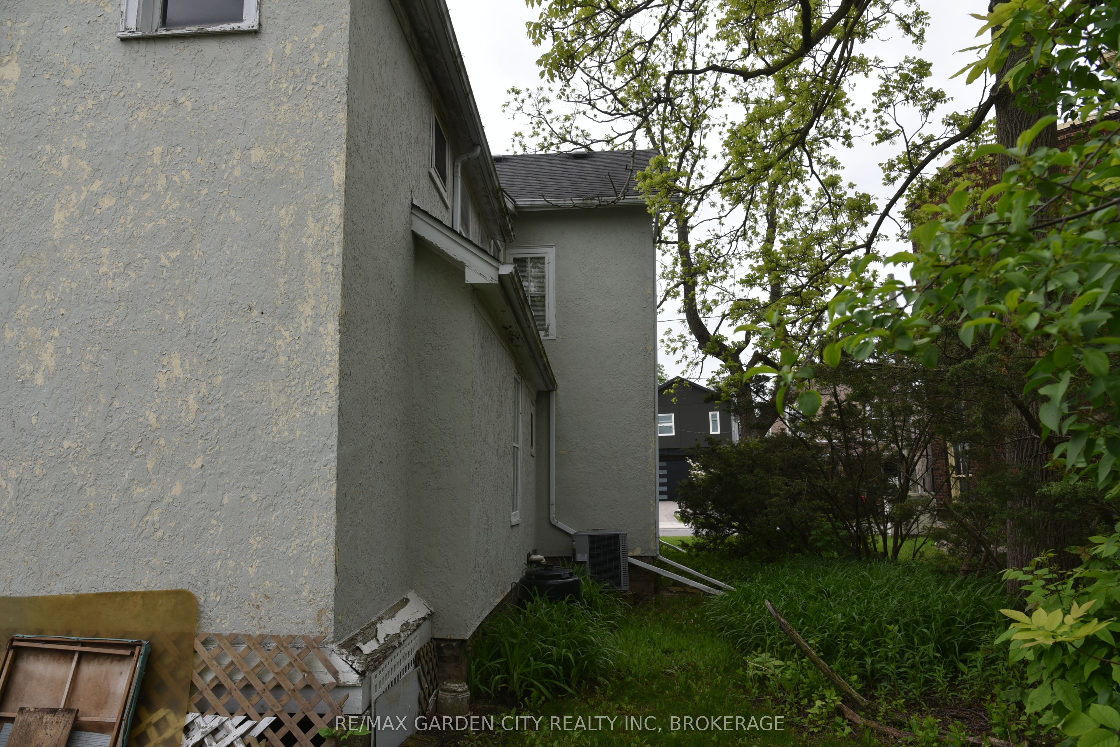 156 Division St Property Photo 11