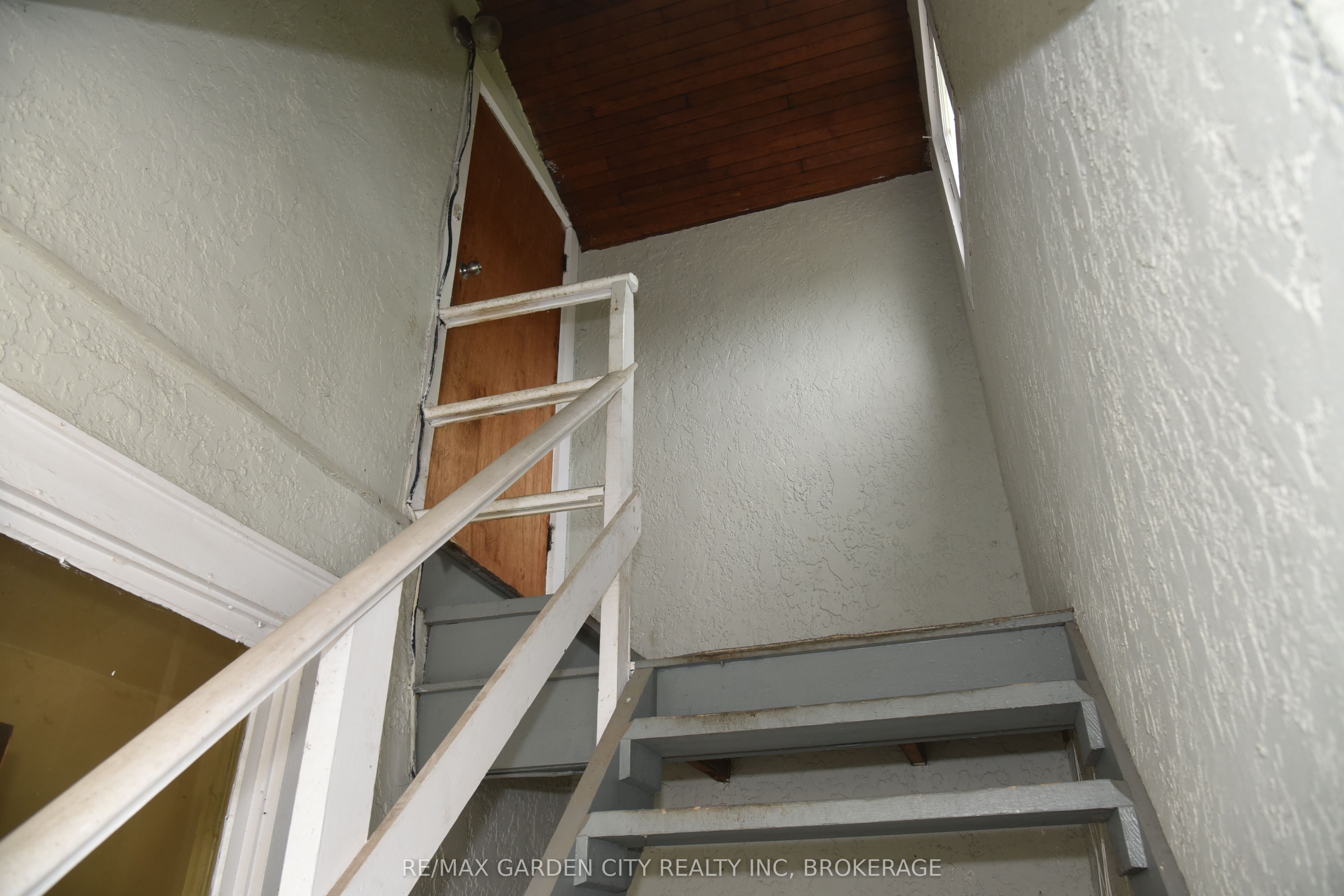 156 Division St Property Photo 14