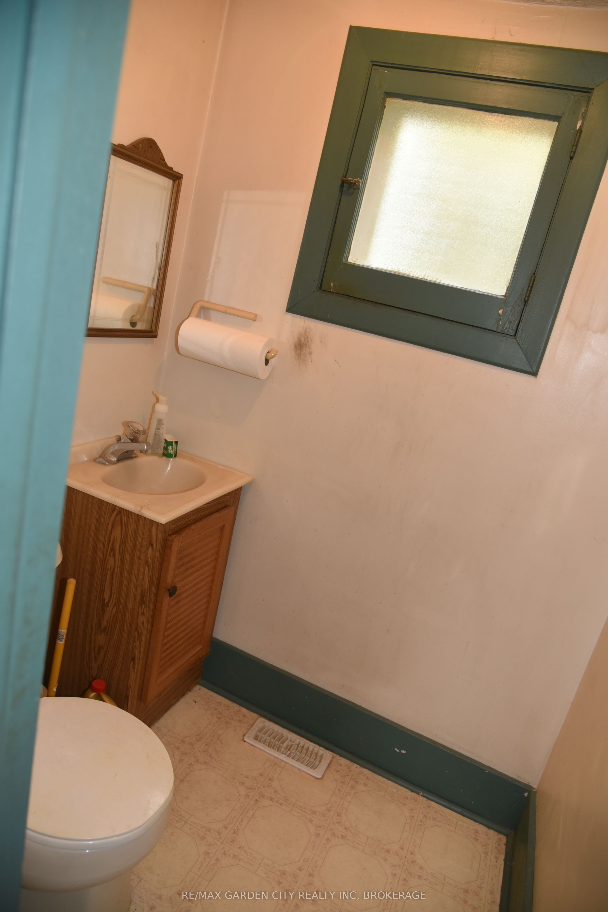 156 Division St Property Photo 23