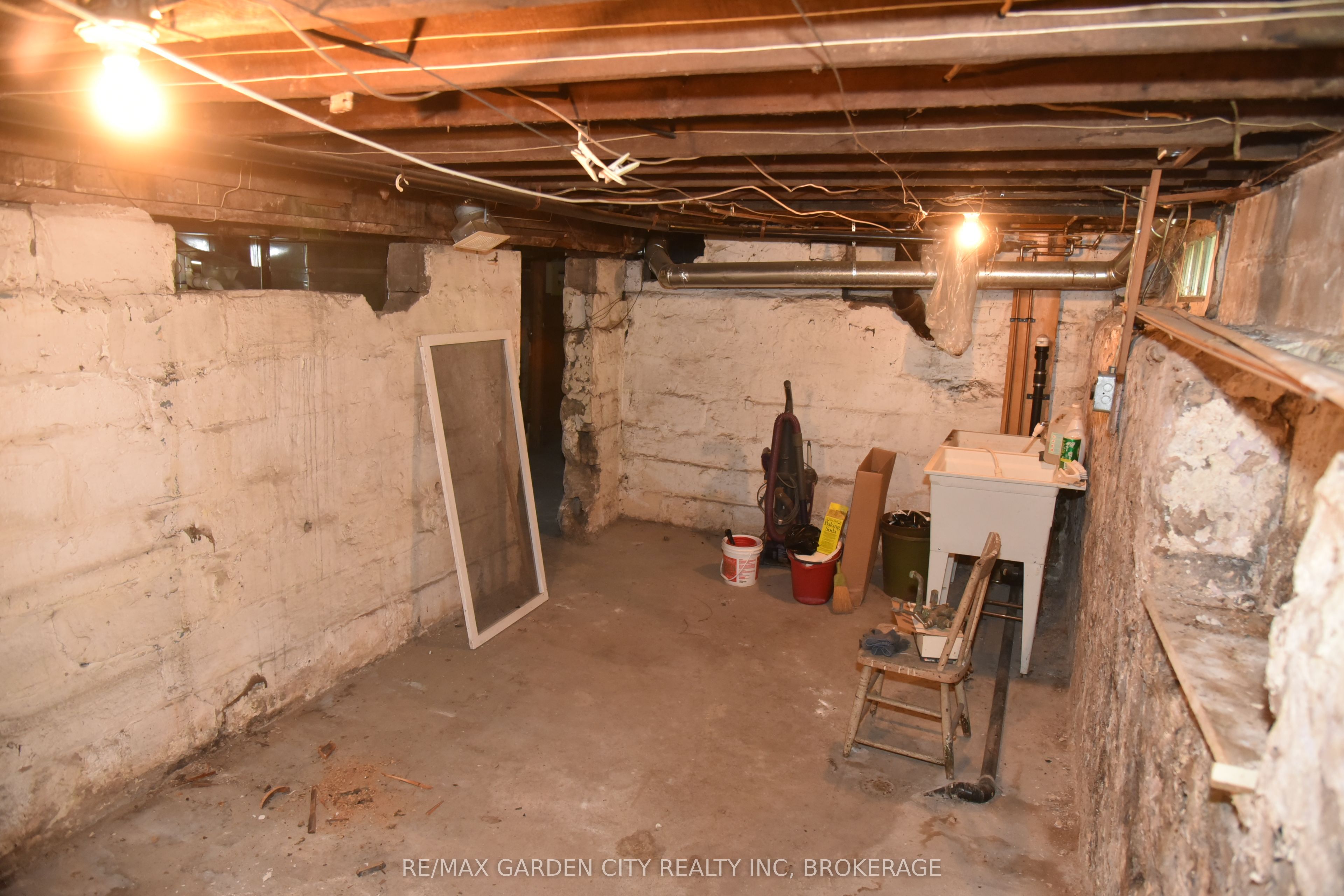 156 Division St Property Photo 26