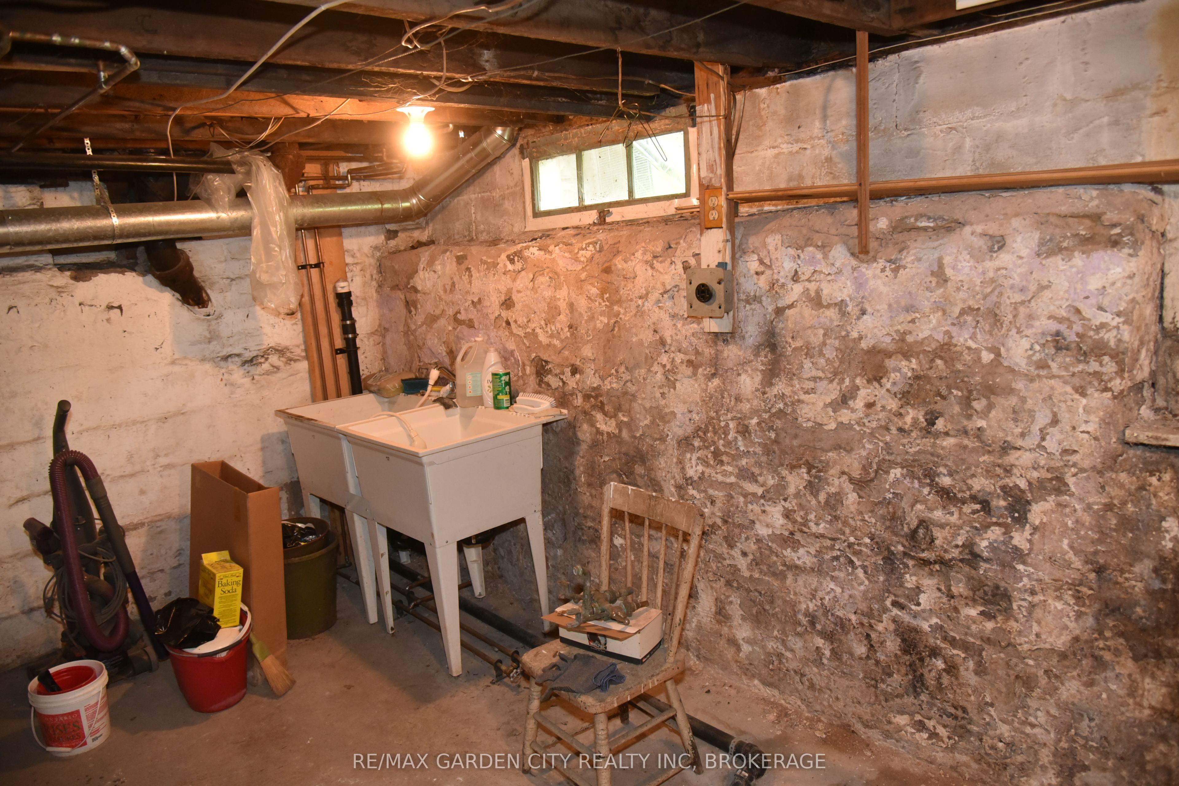 156 Division St Property Photo 27