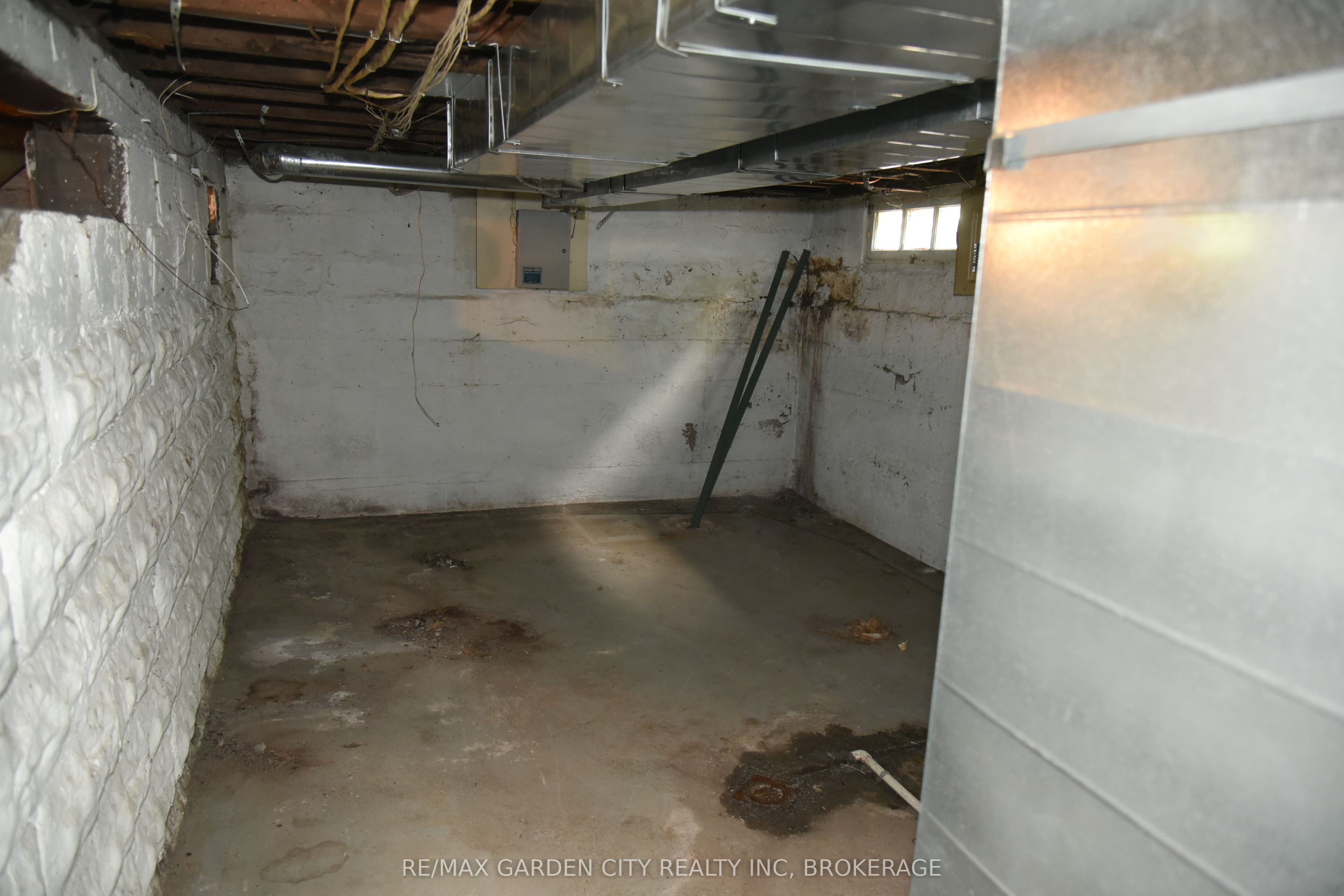 156 Division St Property Photo 28