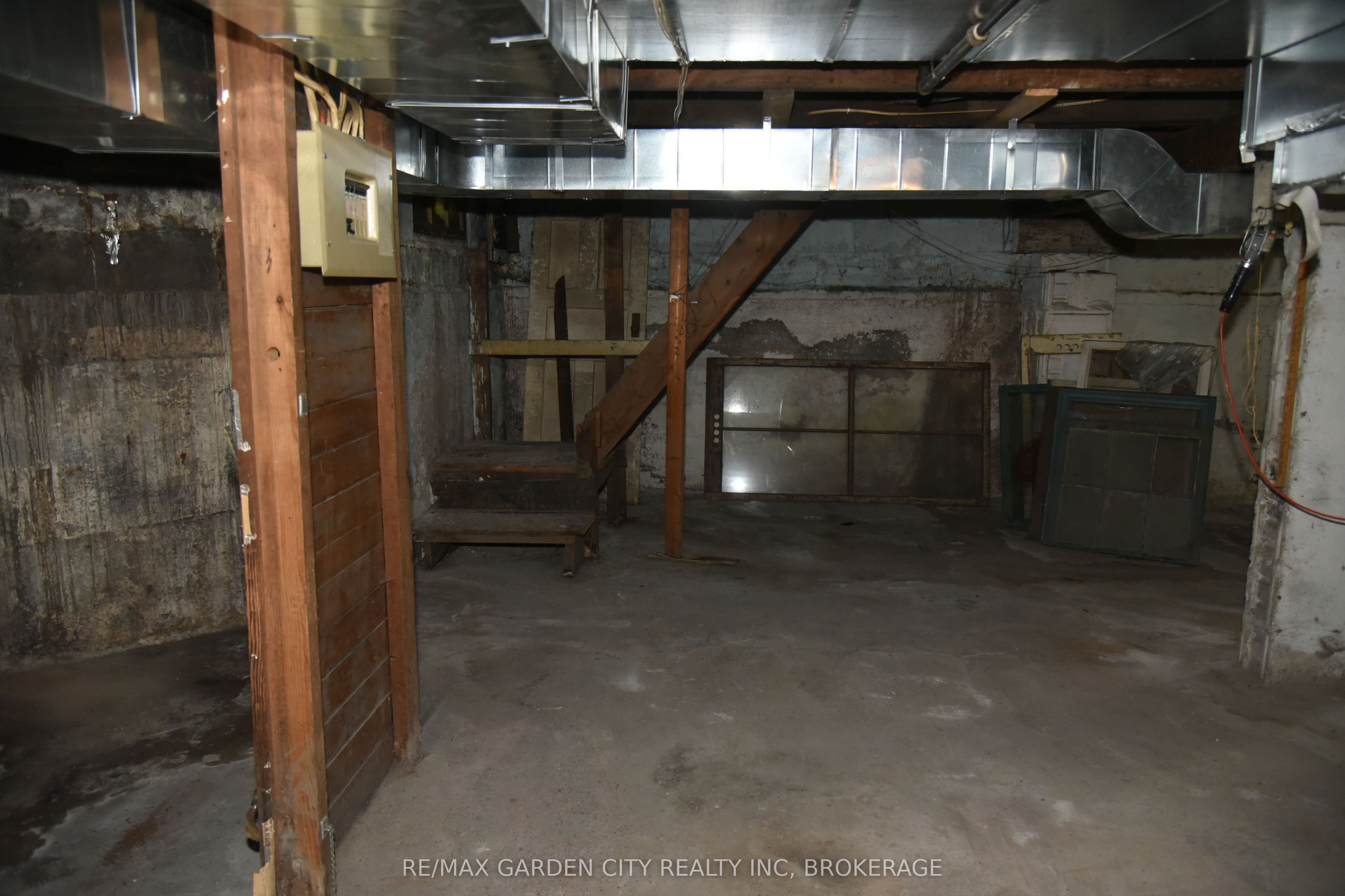 156 Division St Property Photo 32