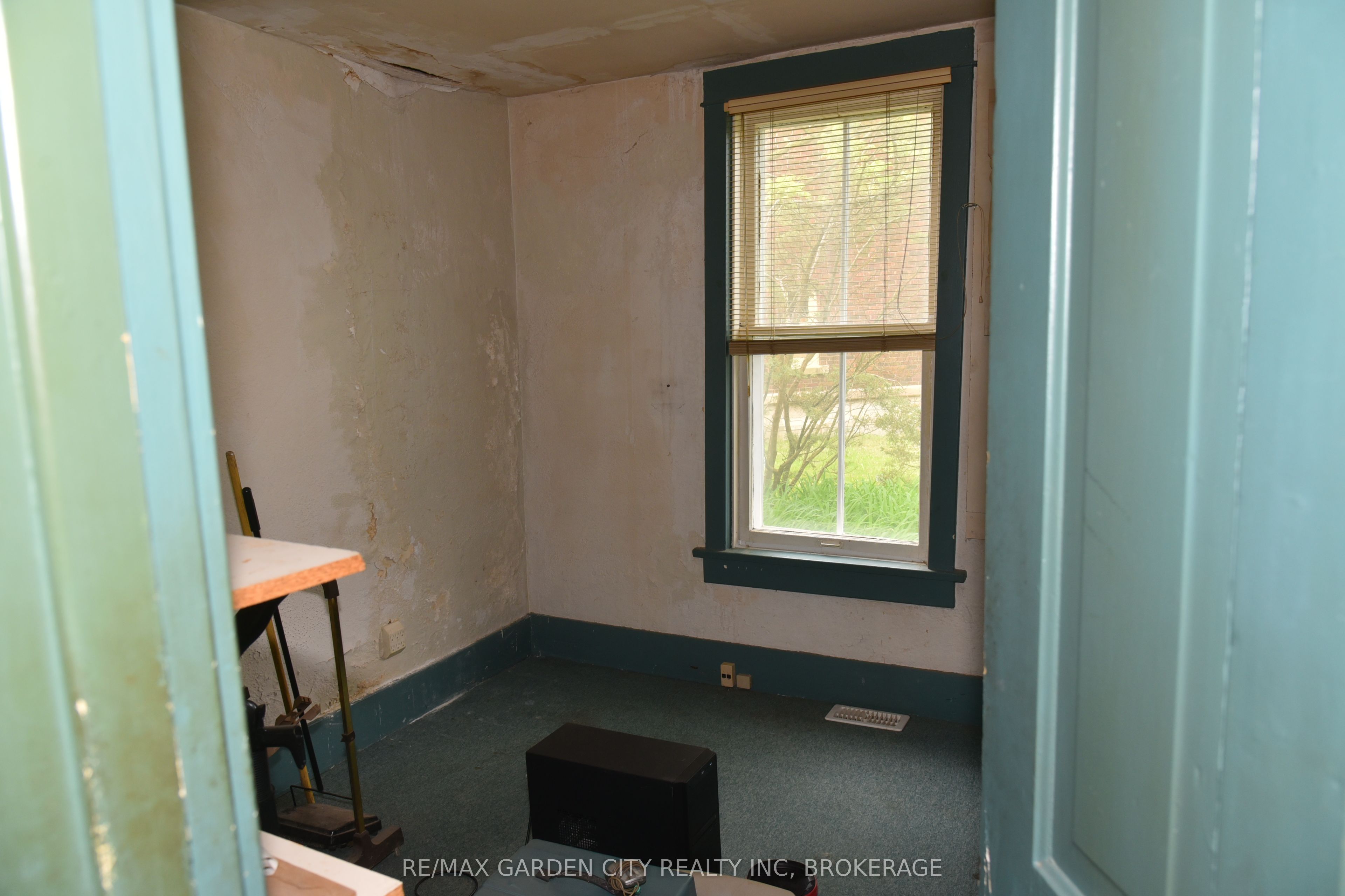 156 Division St Property Photo 34