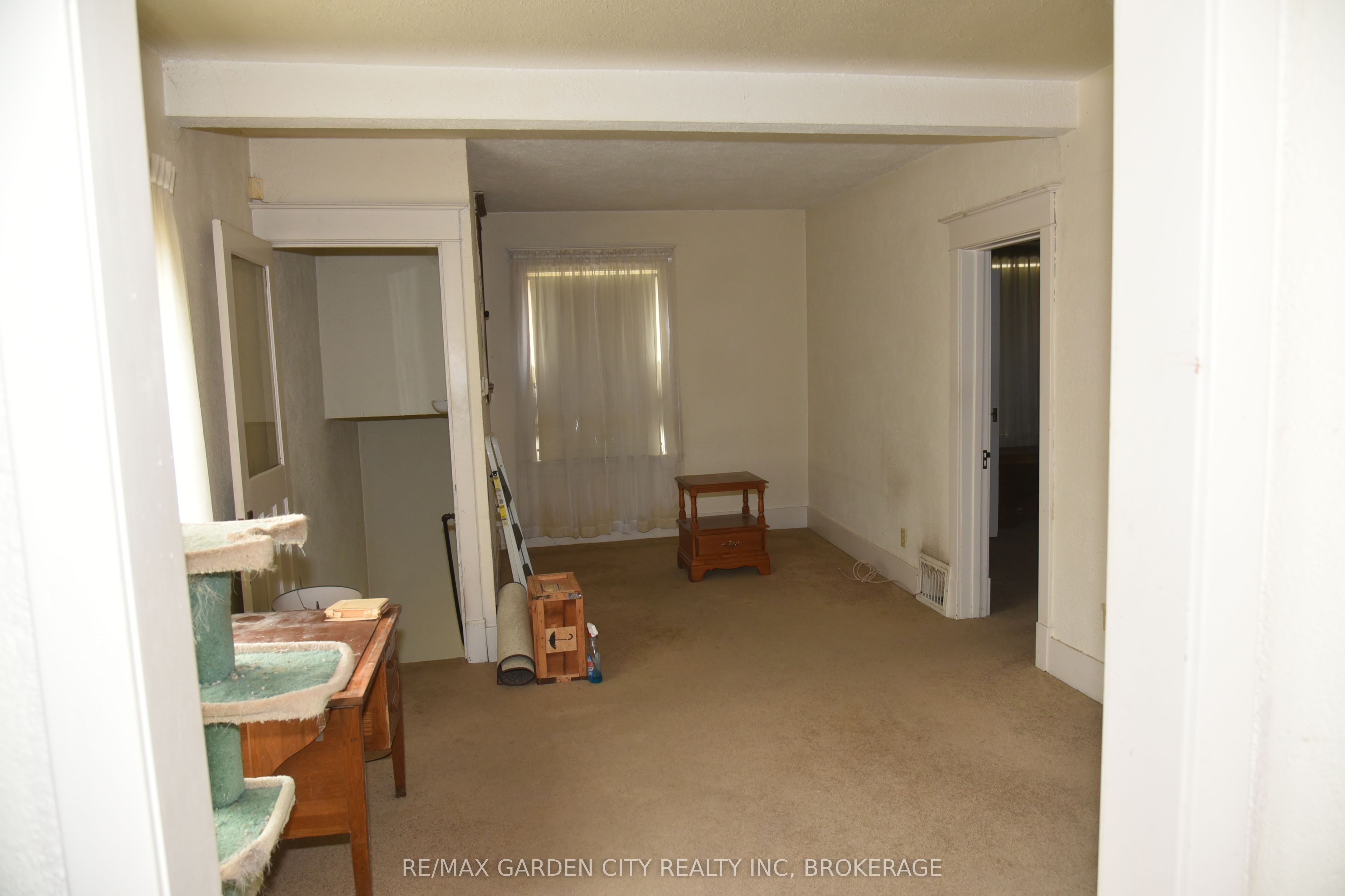 156 Division St Property Photo 38