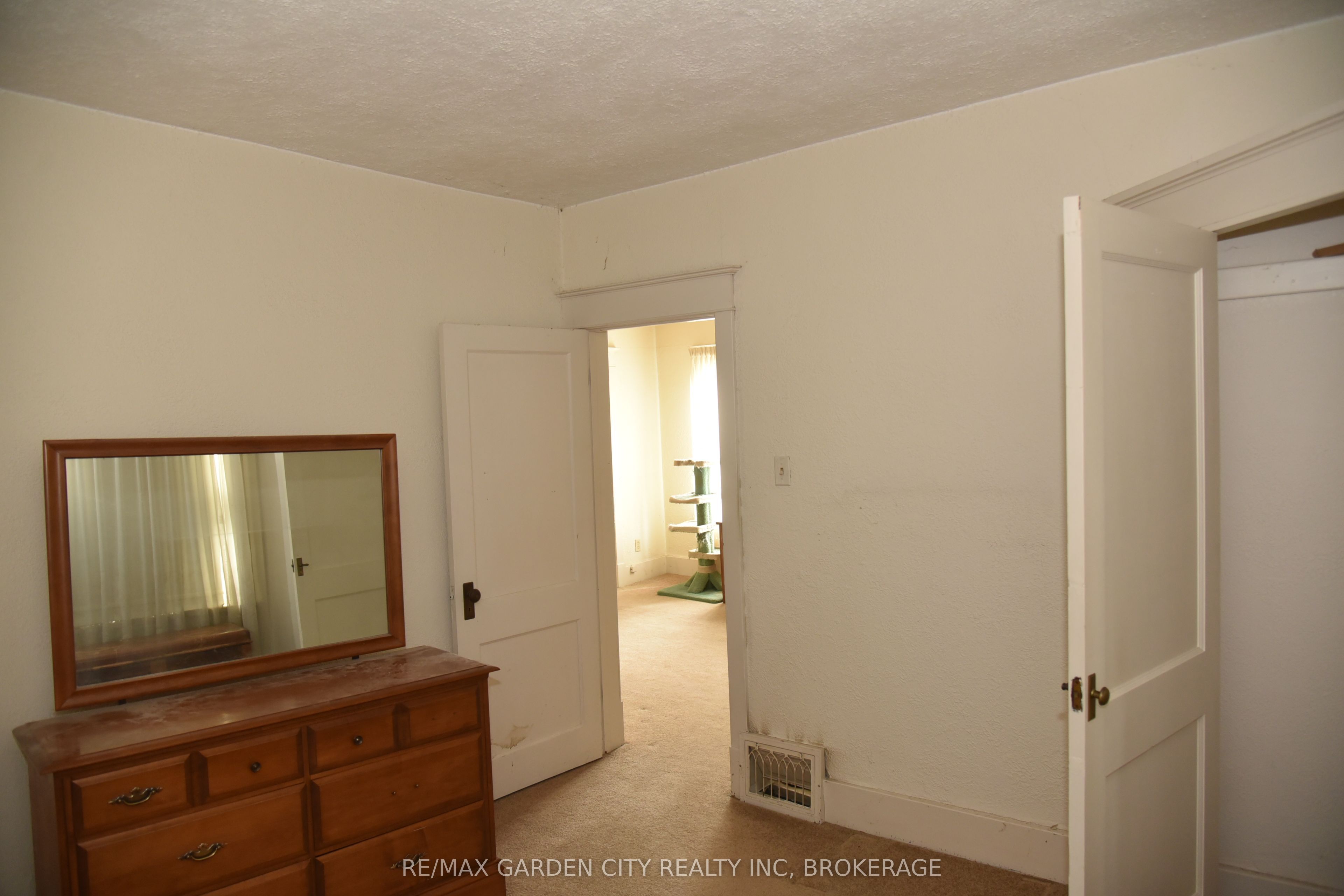 156 Division St Property Photo 39