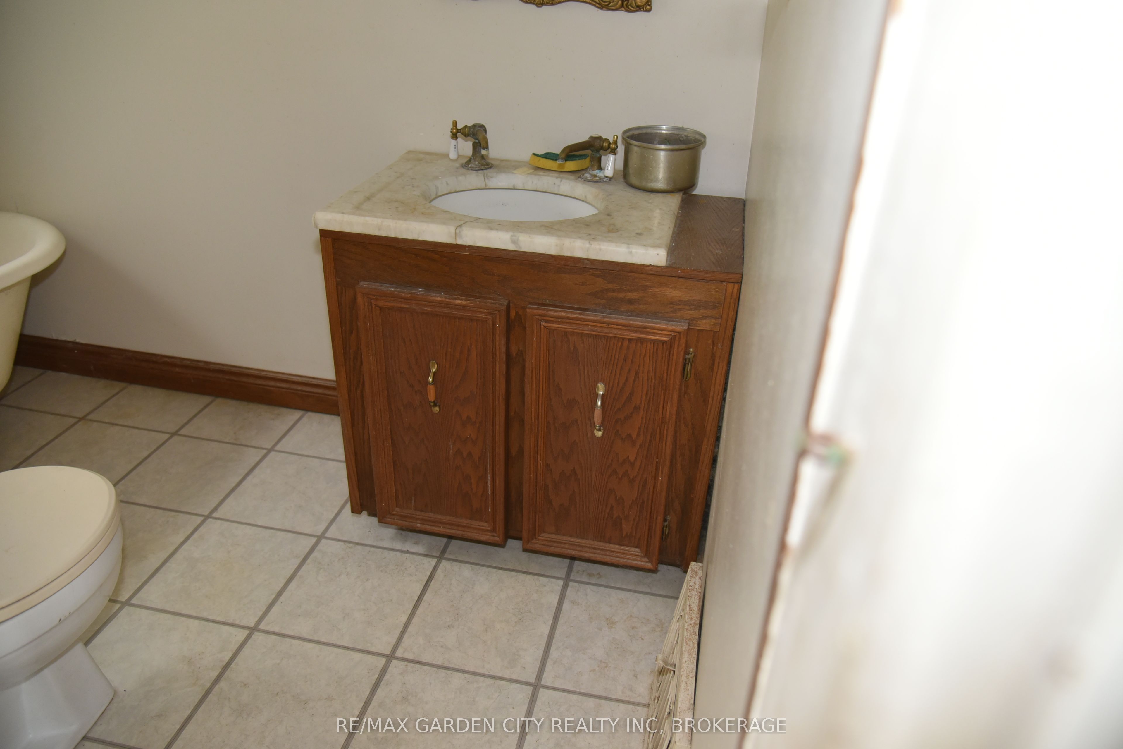 156 Division St Property Photo 43