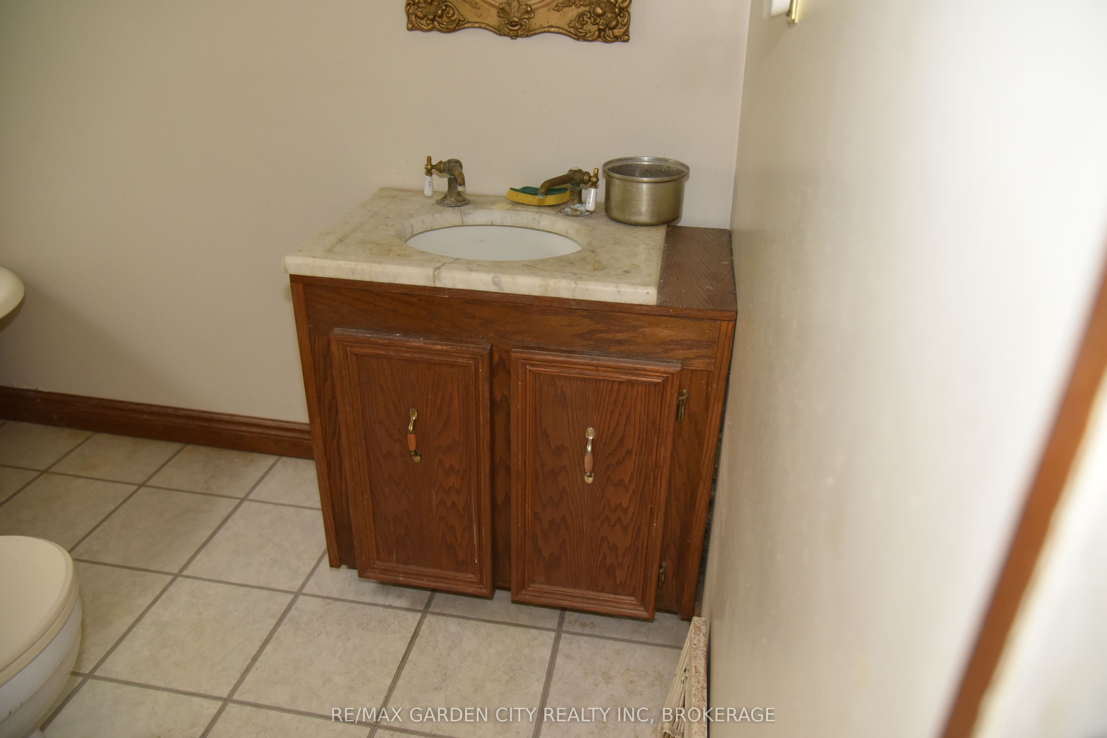 156 Division St Property Photo 44