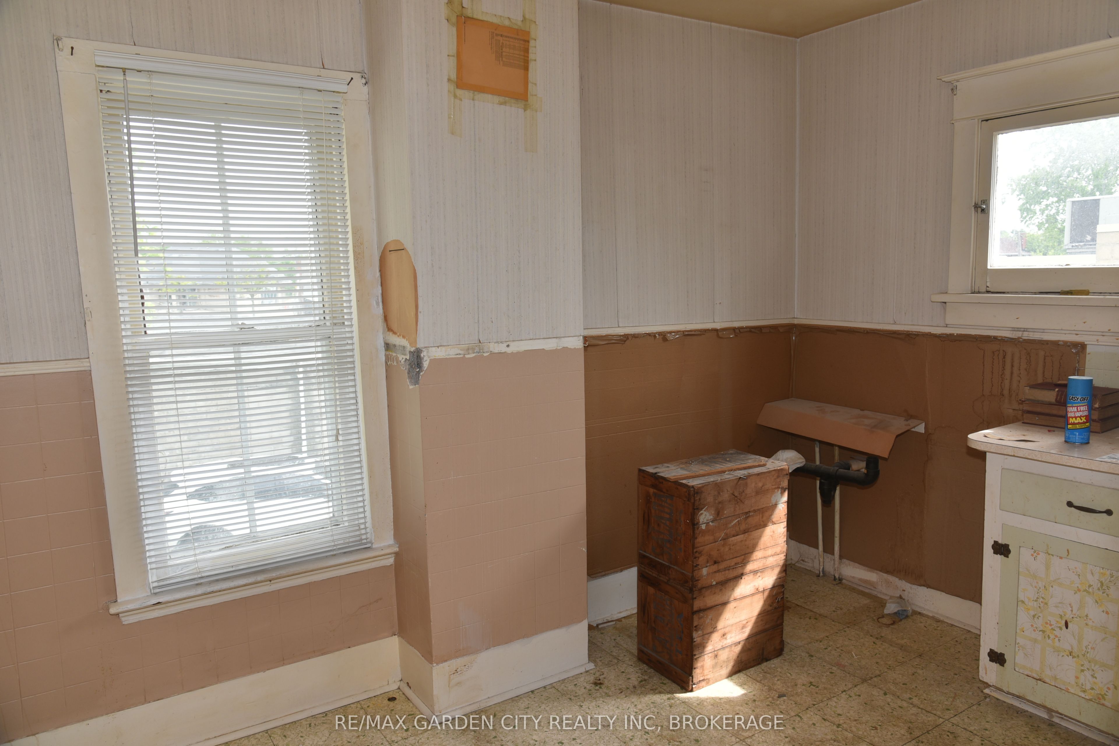 156 Division St Property Photo 46