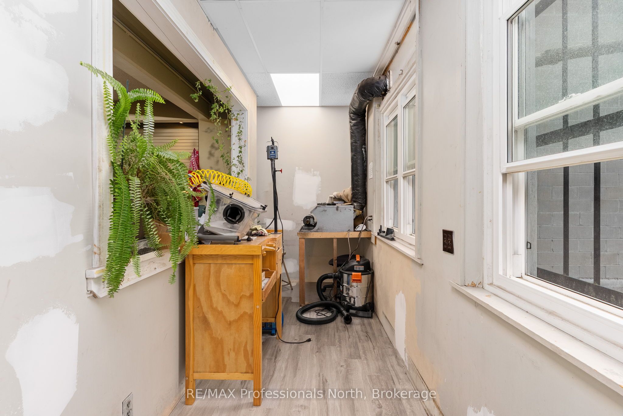 68 Main St E Property Photo 14