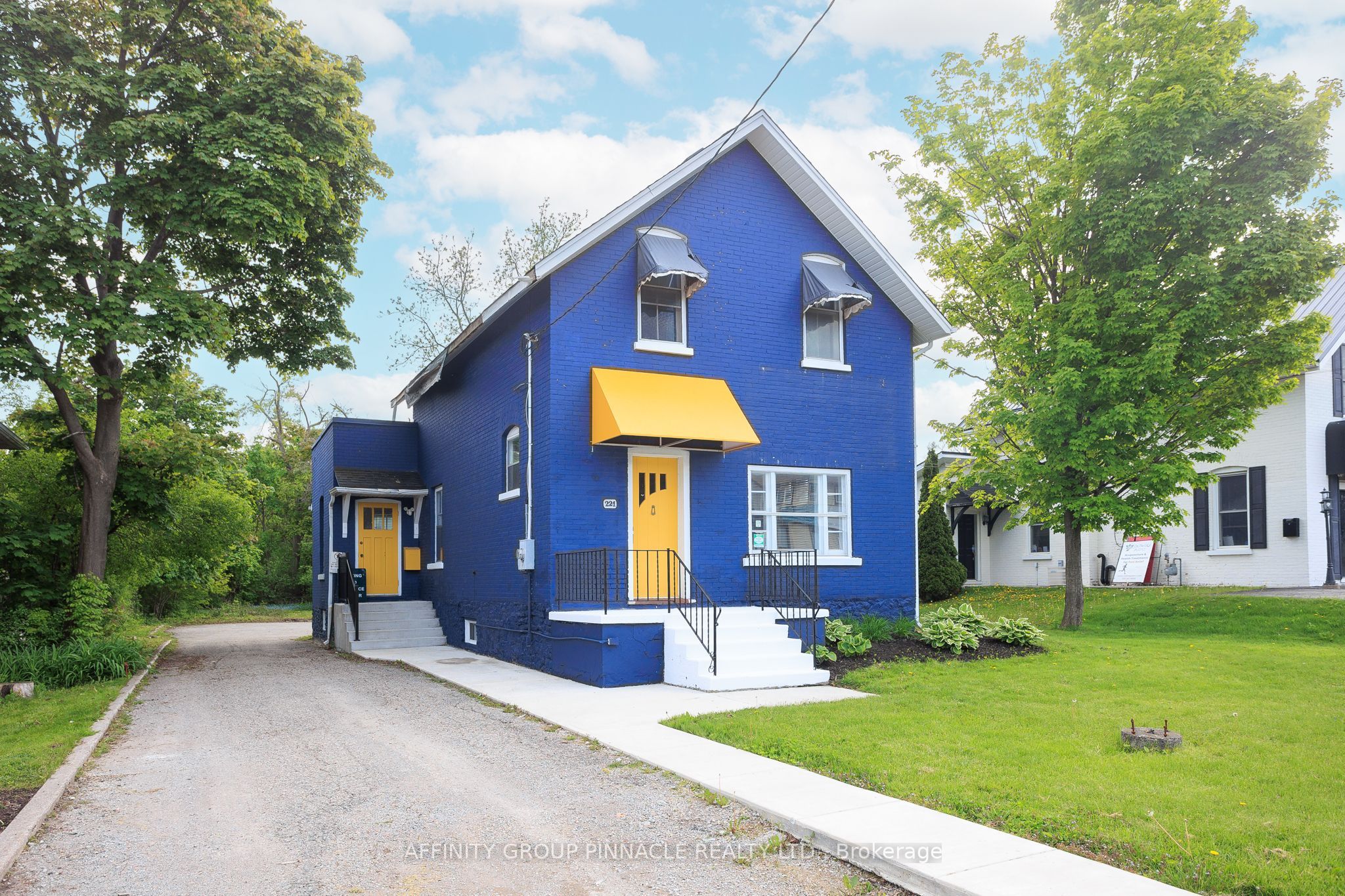 221 Kent Street Property Photo 1