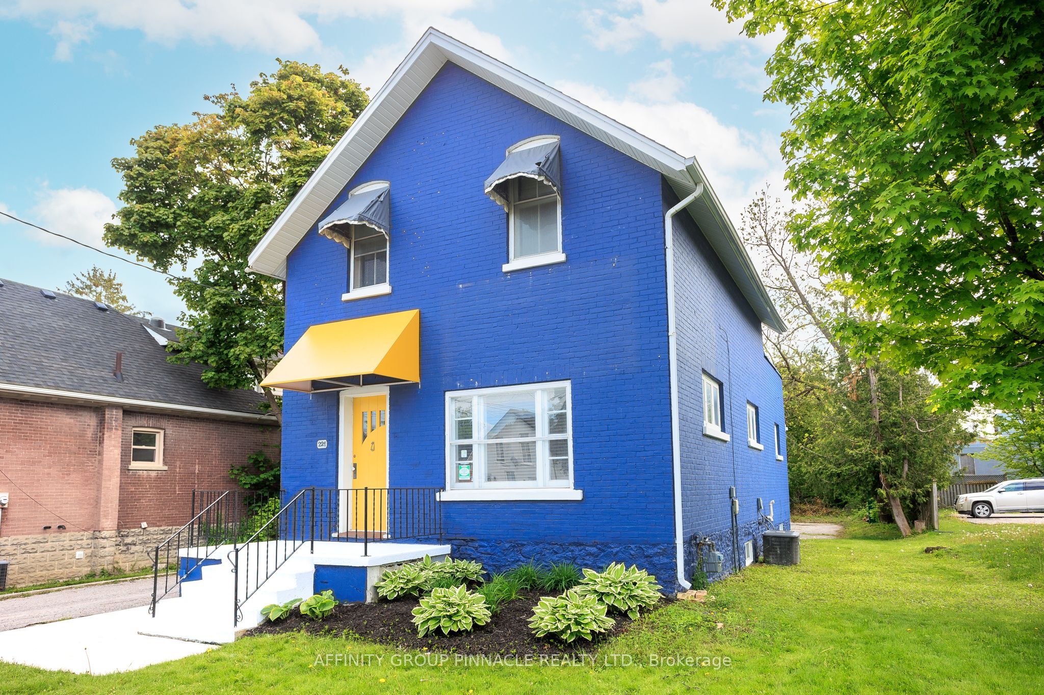 221 Kent Street Property Photo 4