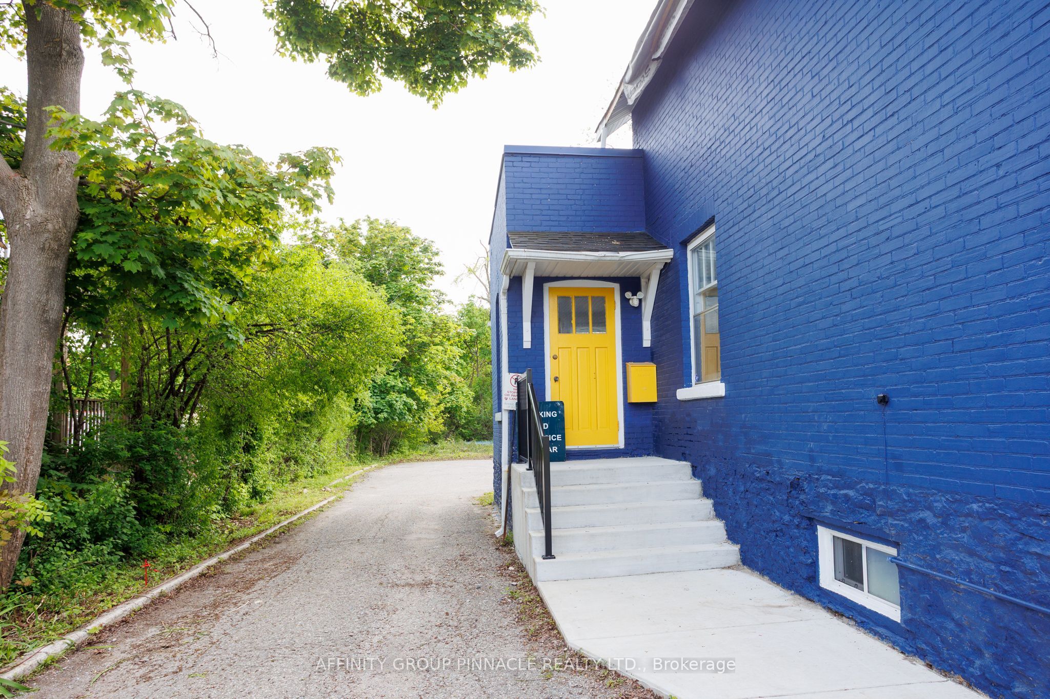 221 Kent Street Property Photo 5