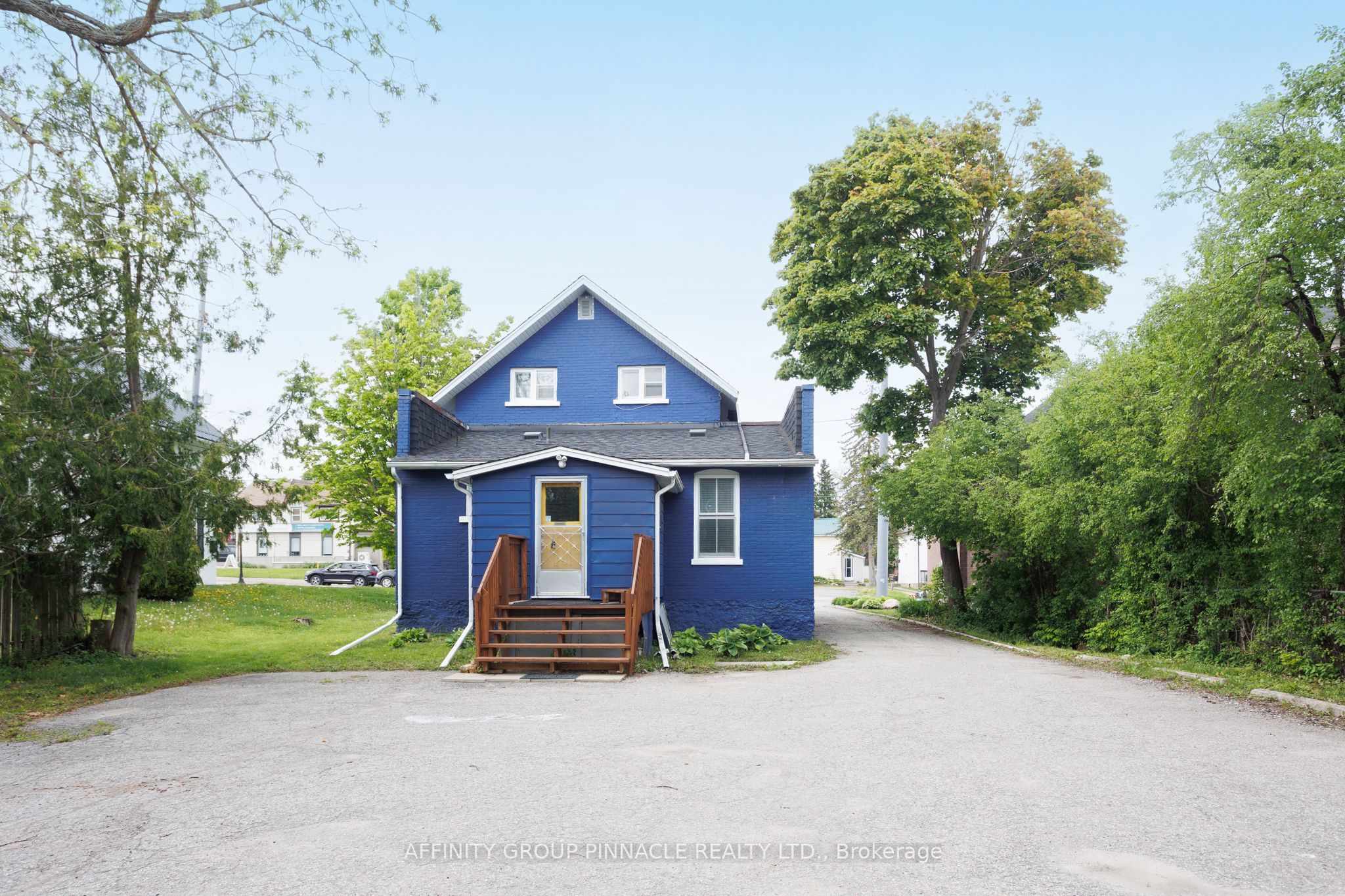 221 Kent Street Property Photo 6