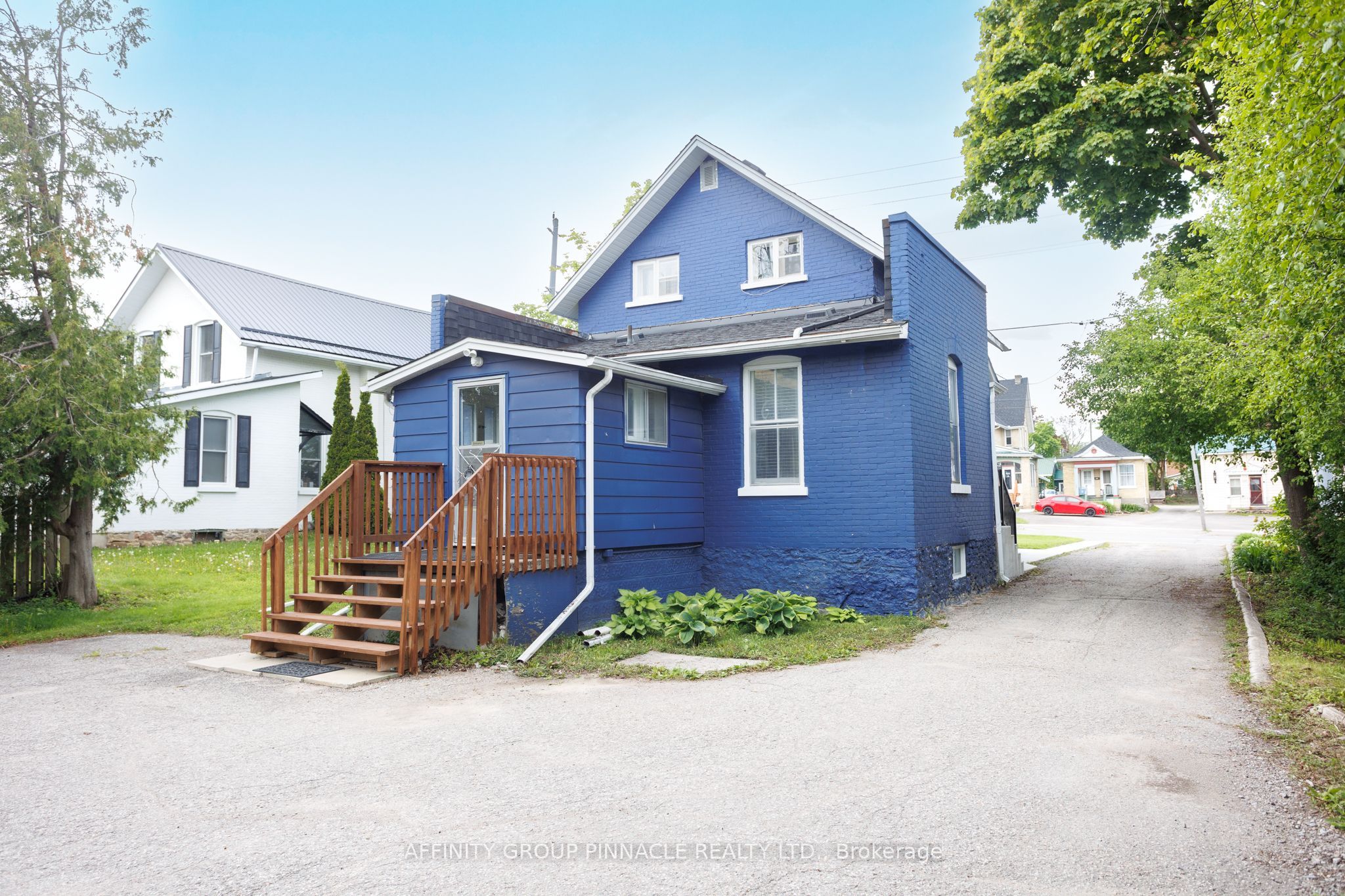 221 Kent Street Property Photo 7