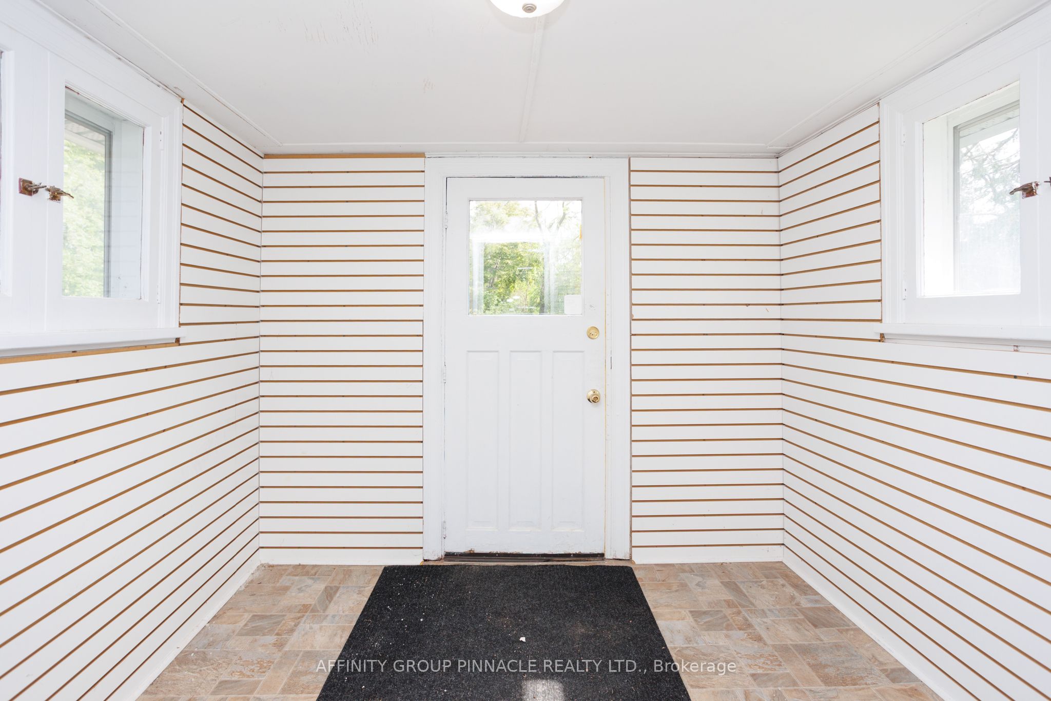 221 Kent Street Property Photo 9