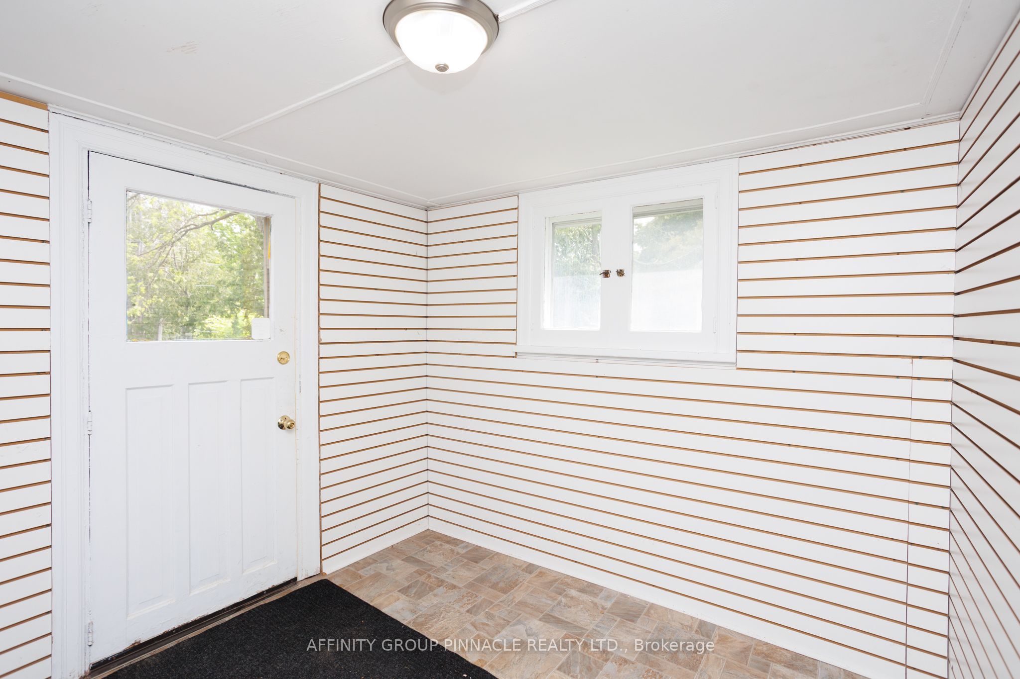 221 Kent Street Property Photo 10