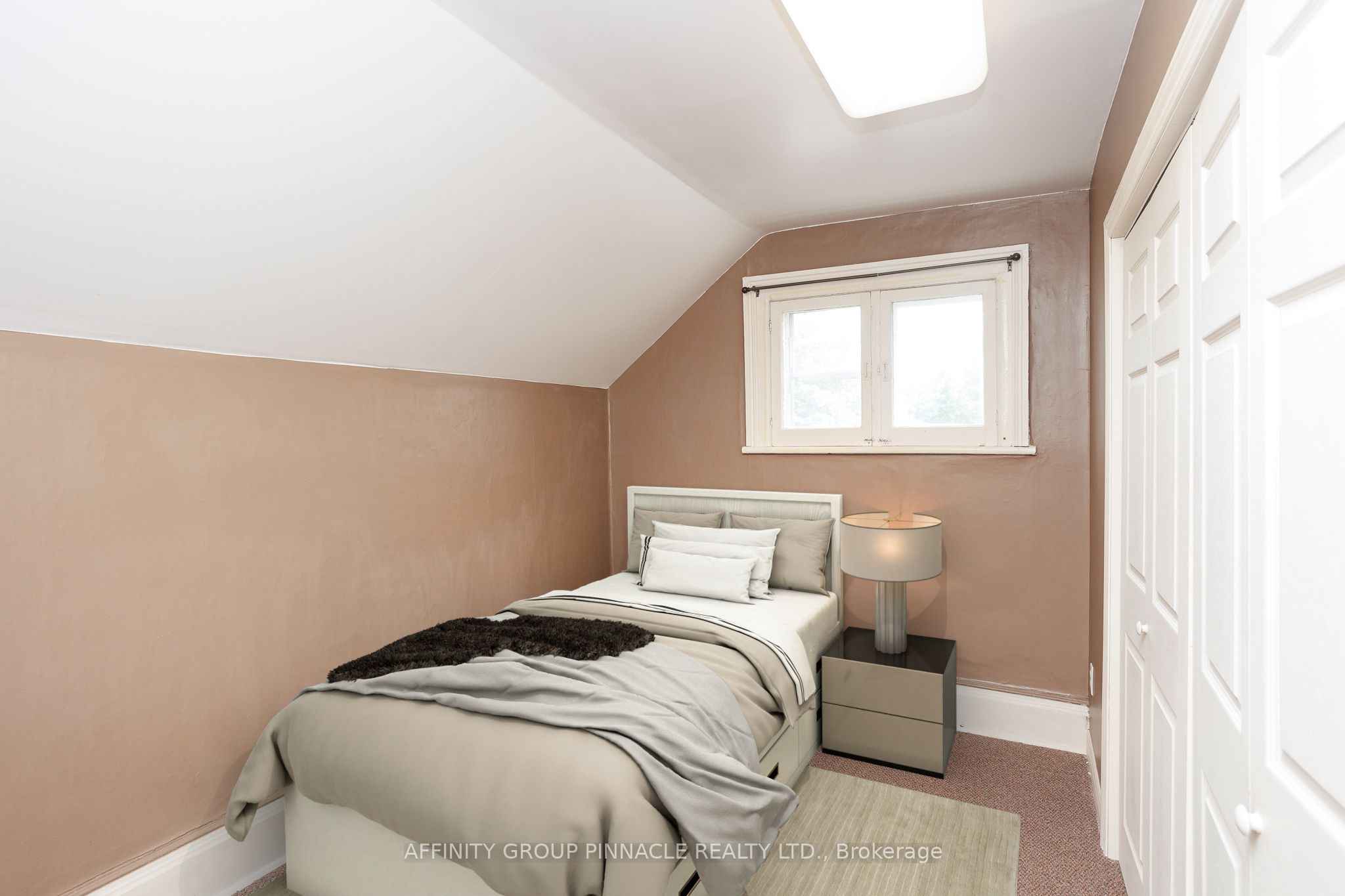 221 Kent Street Property Photo 33