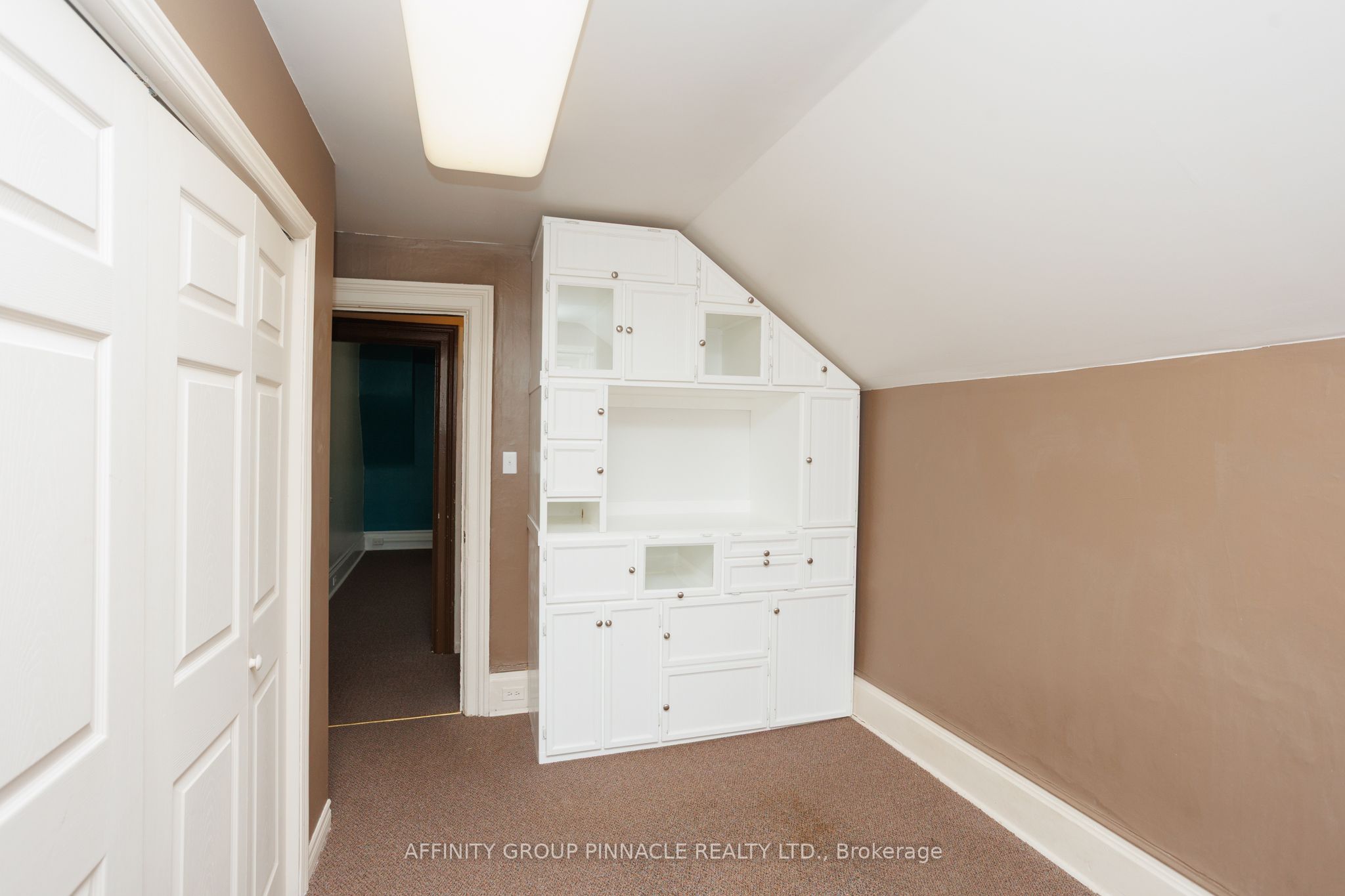 221 Kent Street Property Photo 34