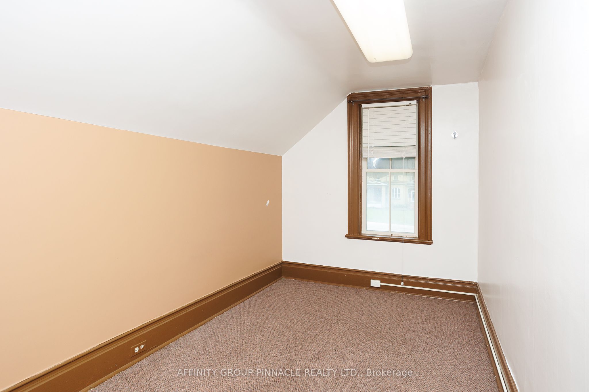 221 Kent Street Property Photo 37
