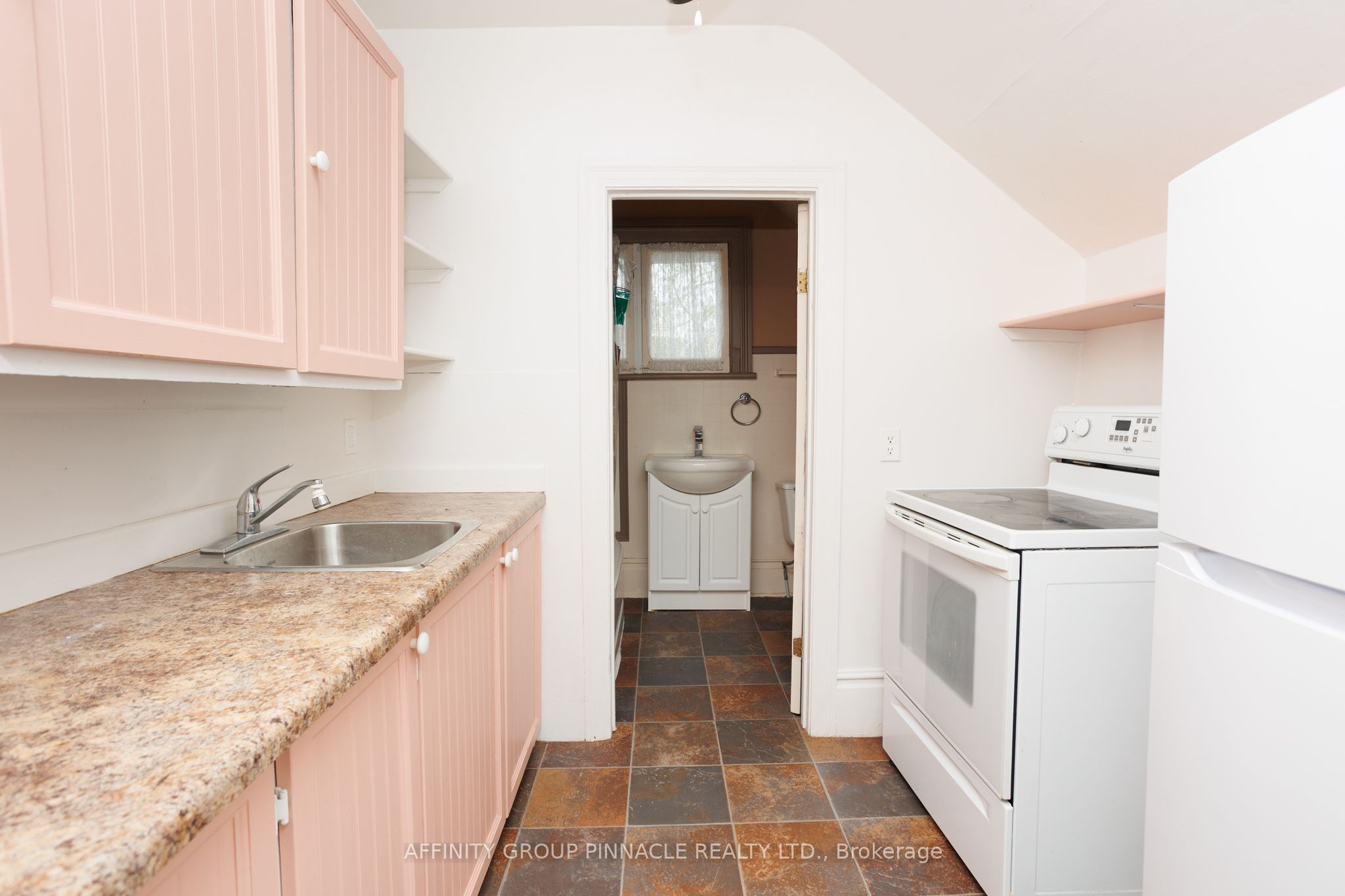221 Kent Street Property Photo 40