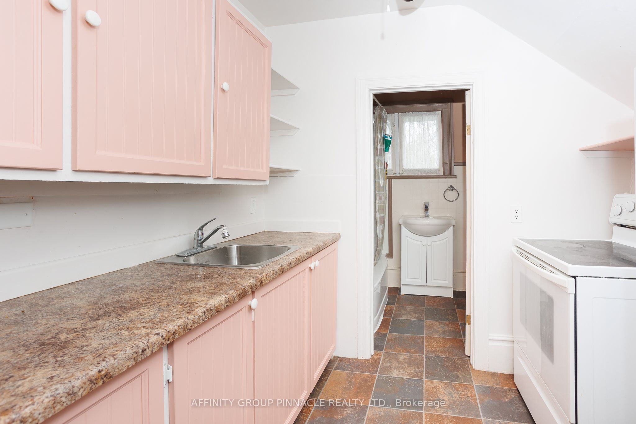 221 Kent Street Property Photo 41