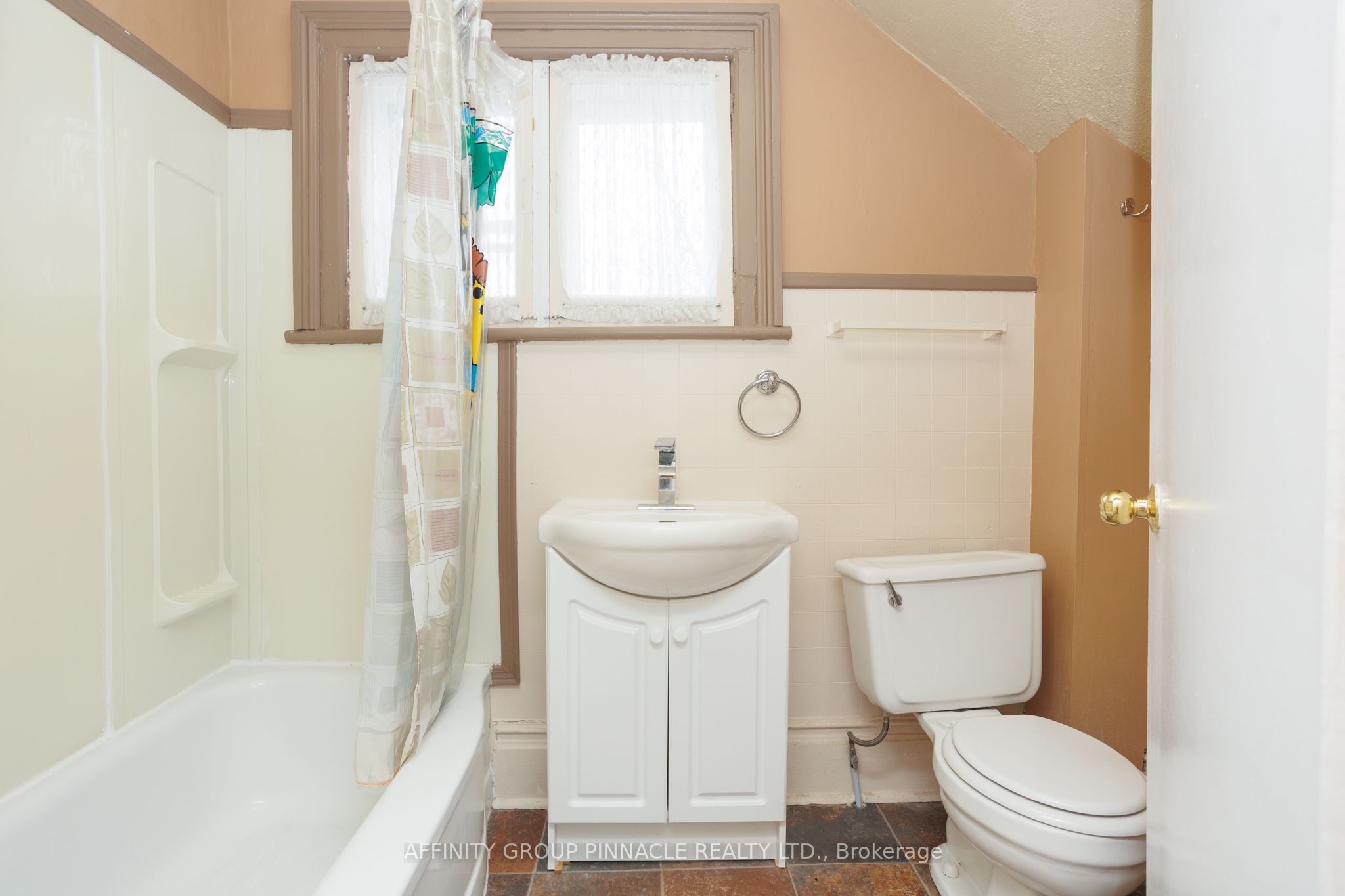 221 Kent Street Property Photo 42
