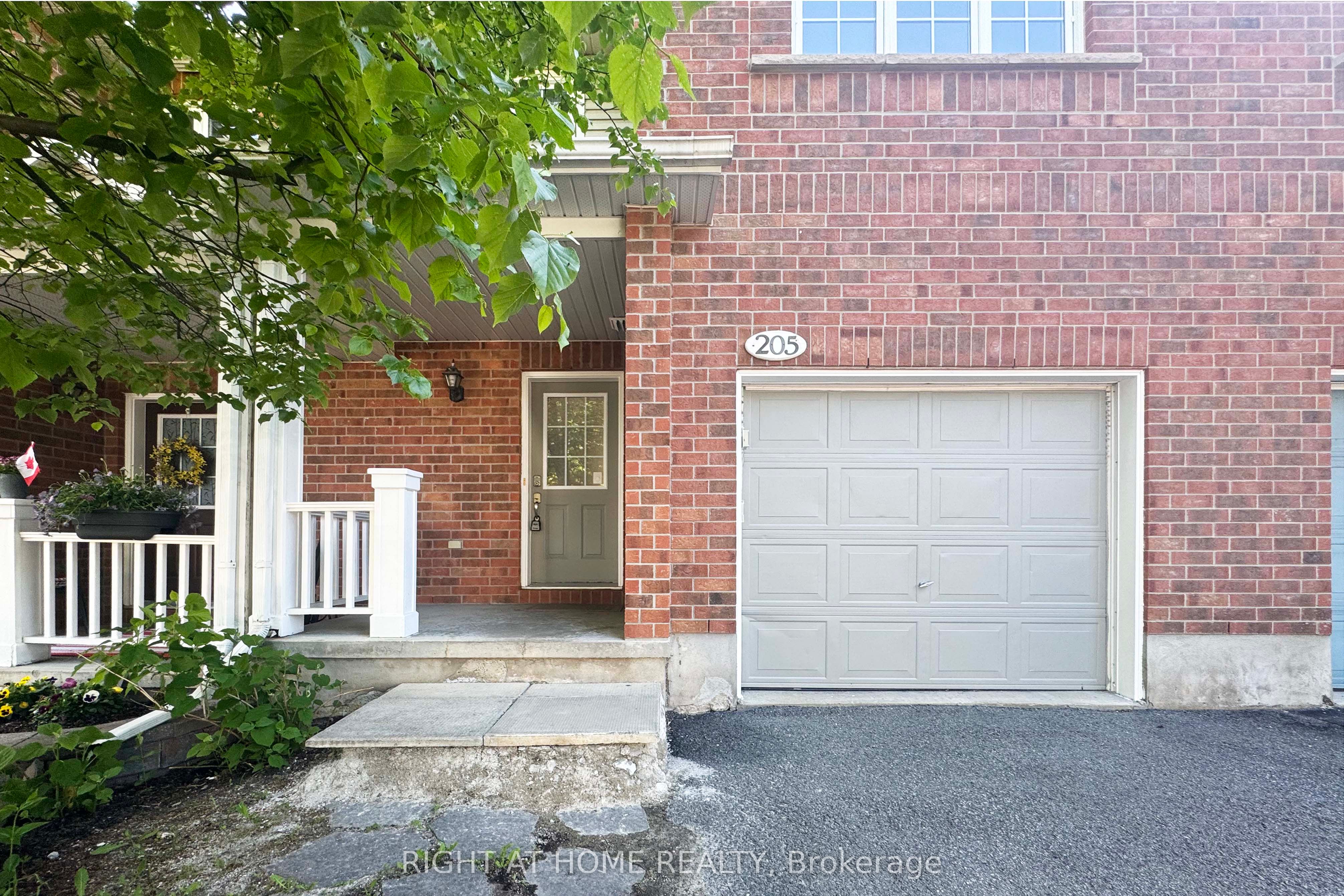 205 Gray Crescent Property Photo 4
