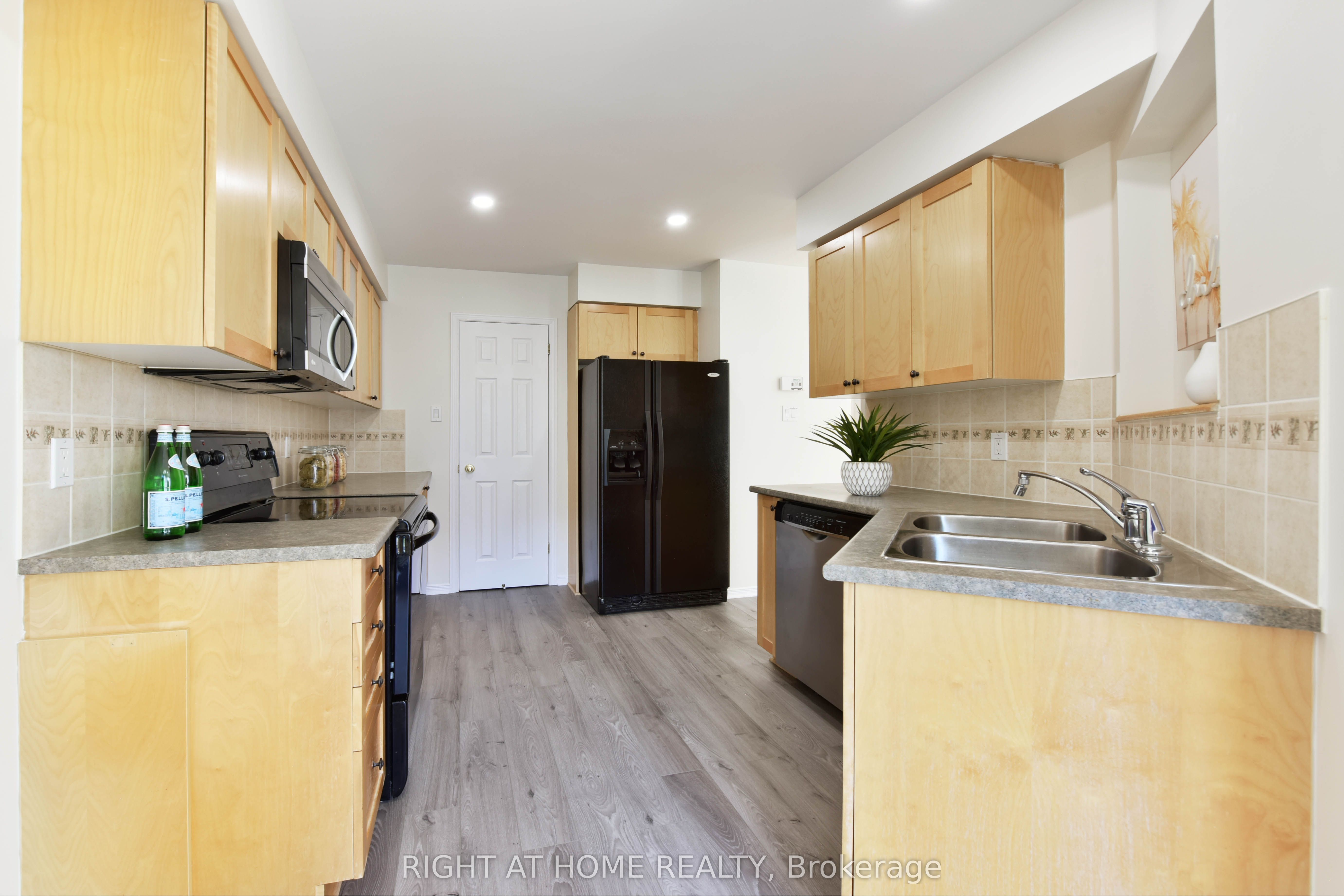 205 Gray Crescent Property Photo 14