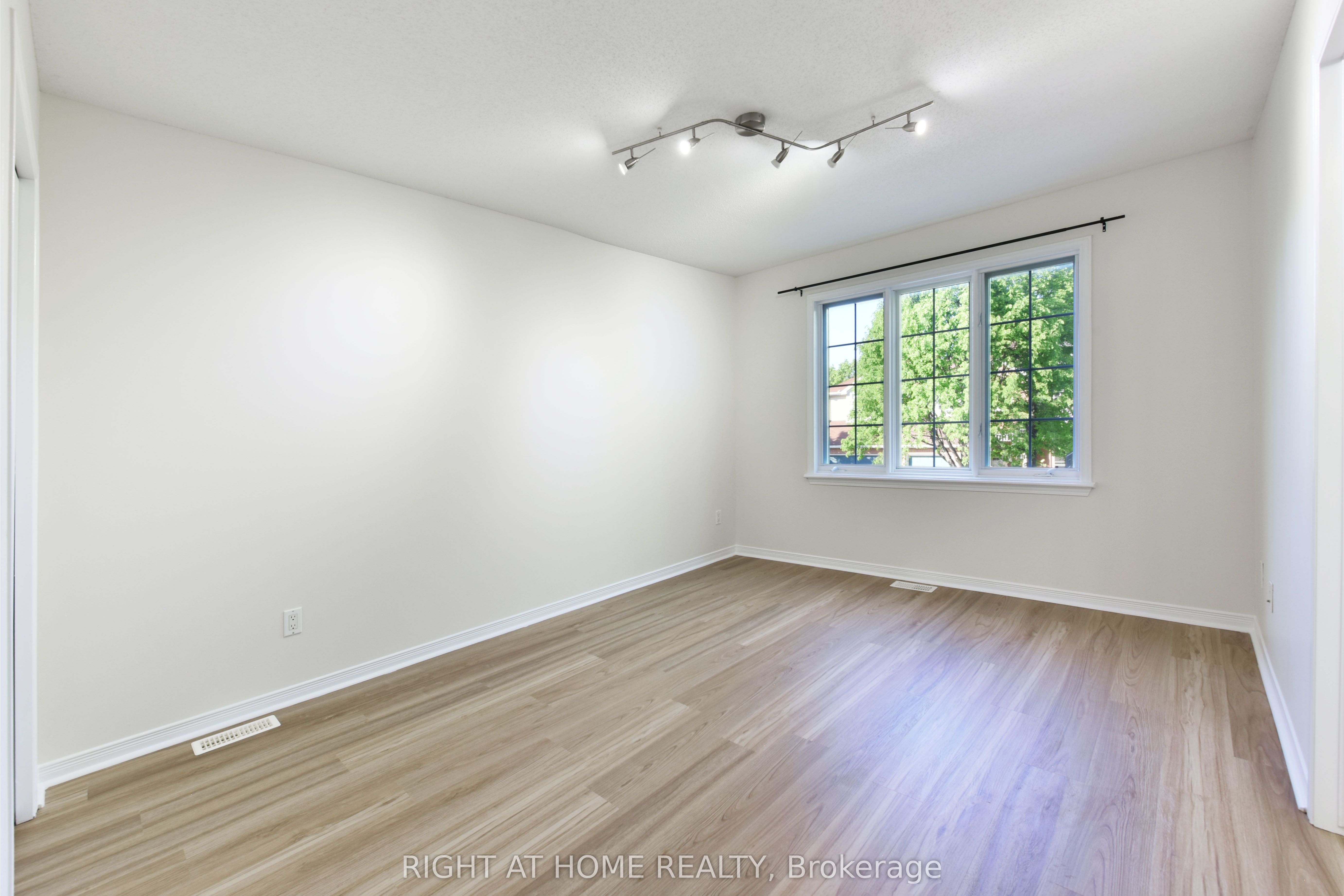 205 Gray Crescent Property Photo 19
