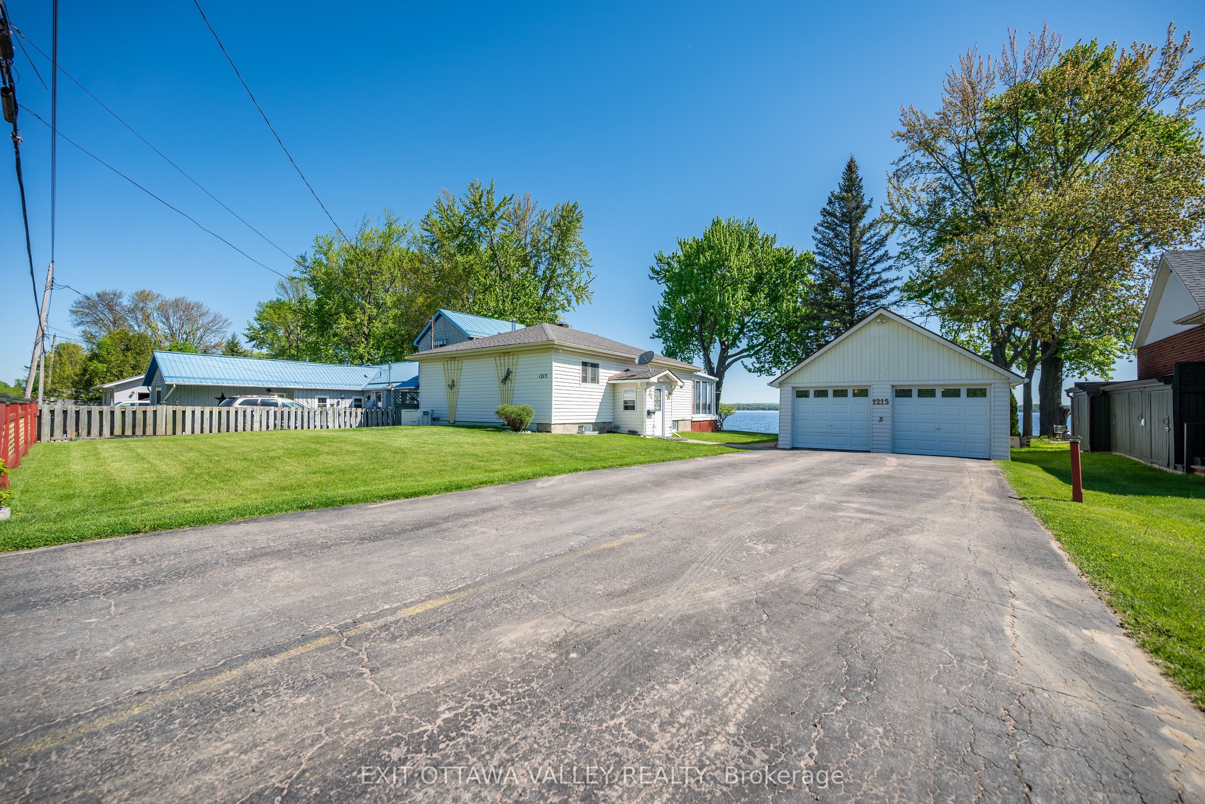 1215 Burns Drive Property Photo 1