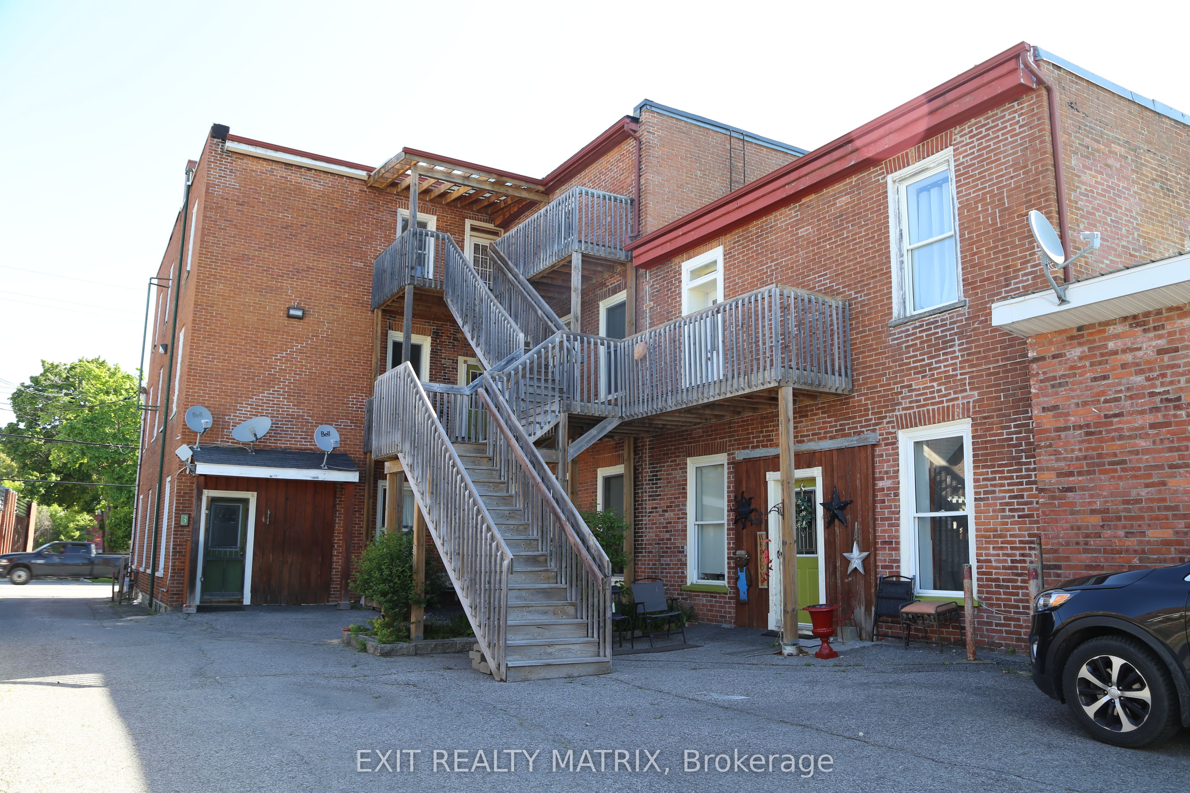 68 Main Street Property Photo 2