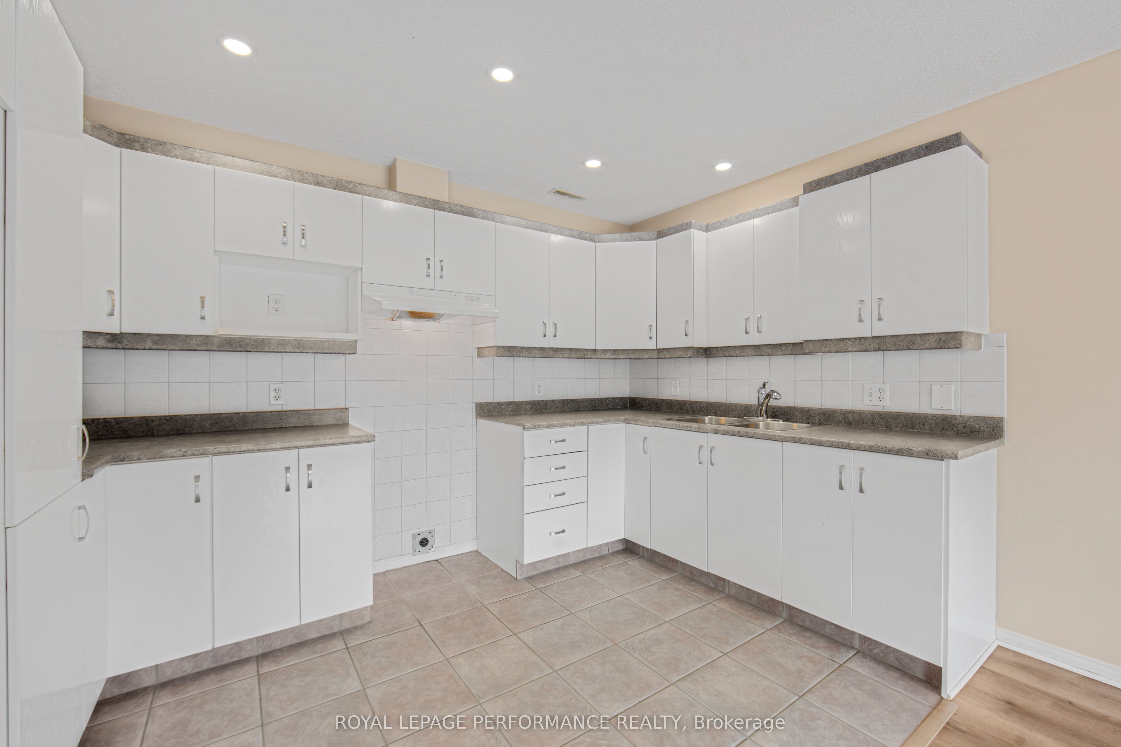 661 Spence Avenue 4 Property Photo 12