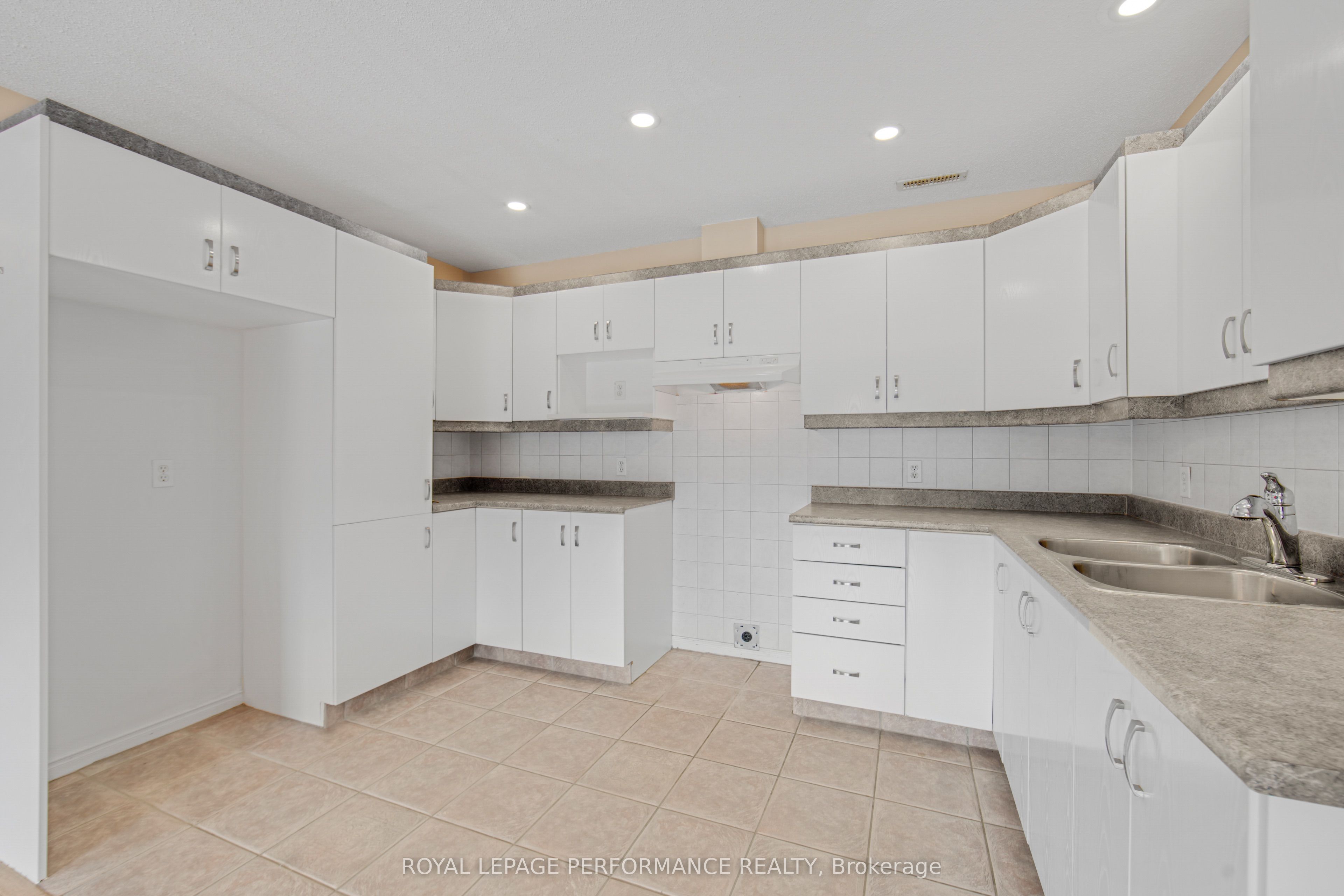 661 Spence Avenue 4 Property Photo 13
