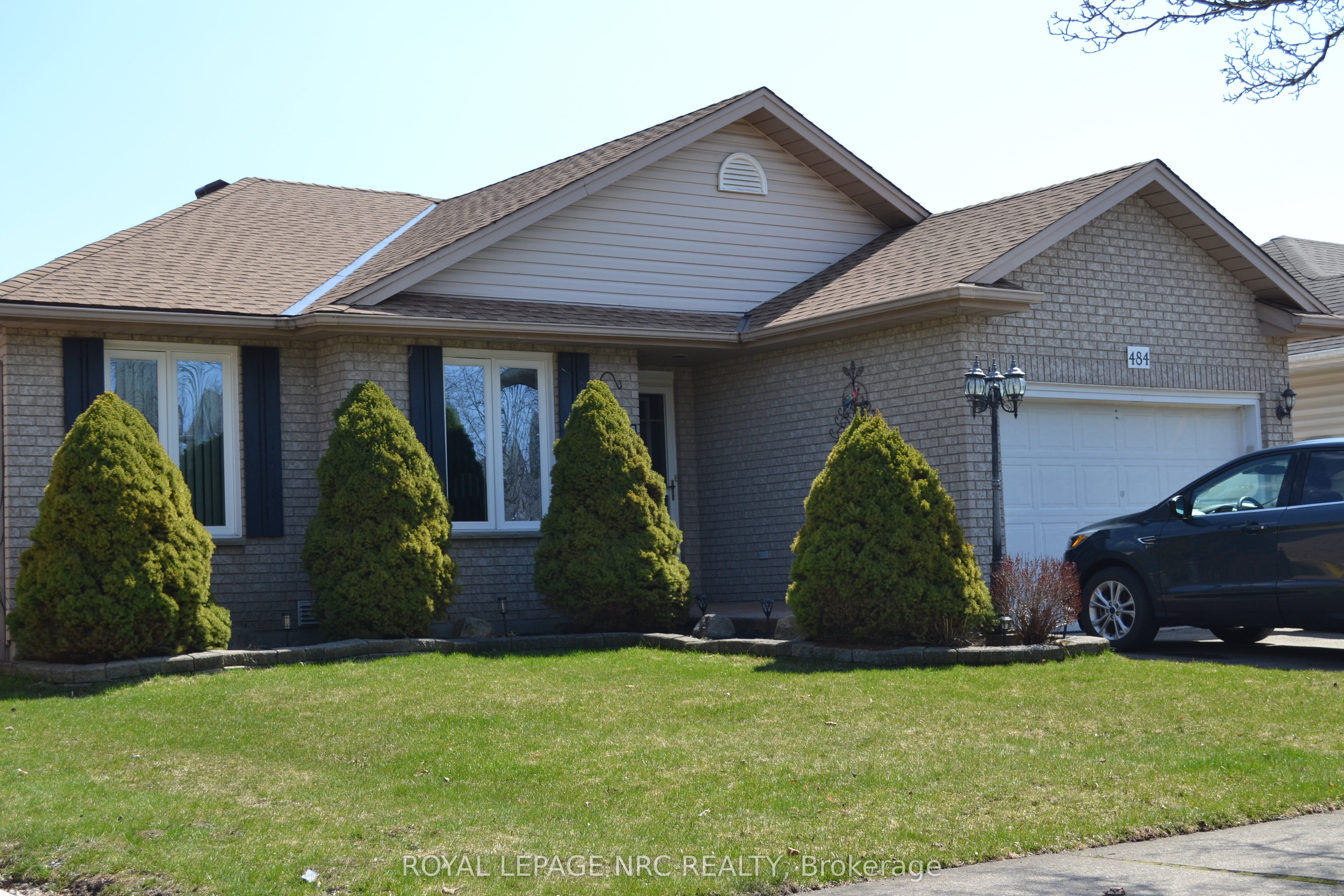 484 Balsam Street Property Photo 2