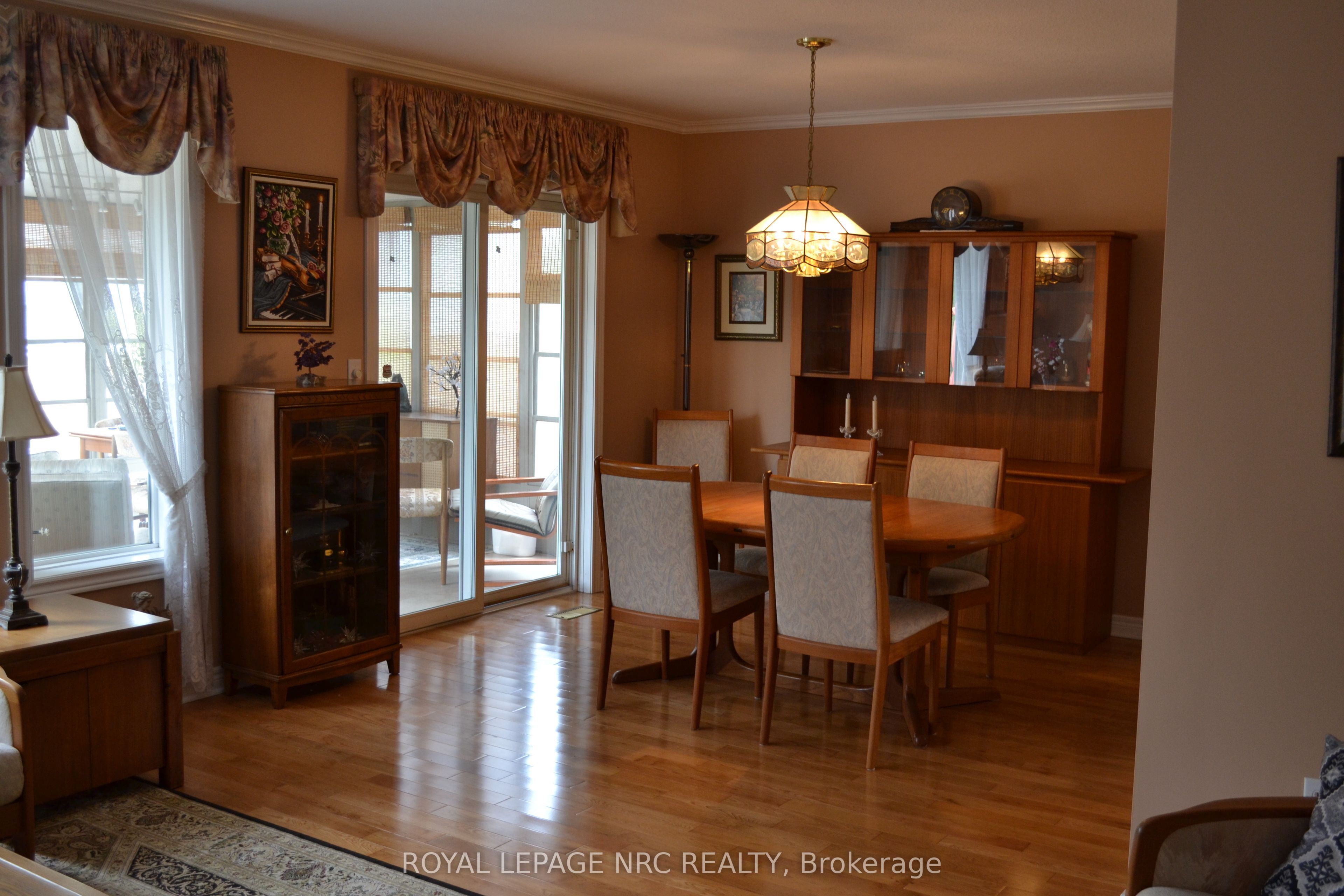 484 Balsam Street Property Photo 8