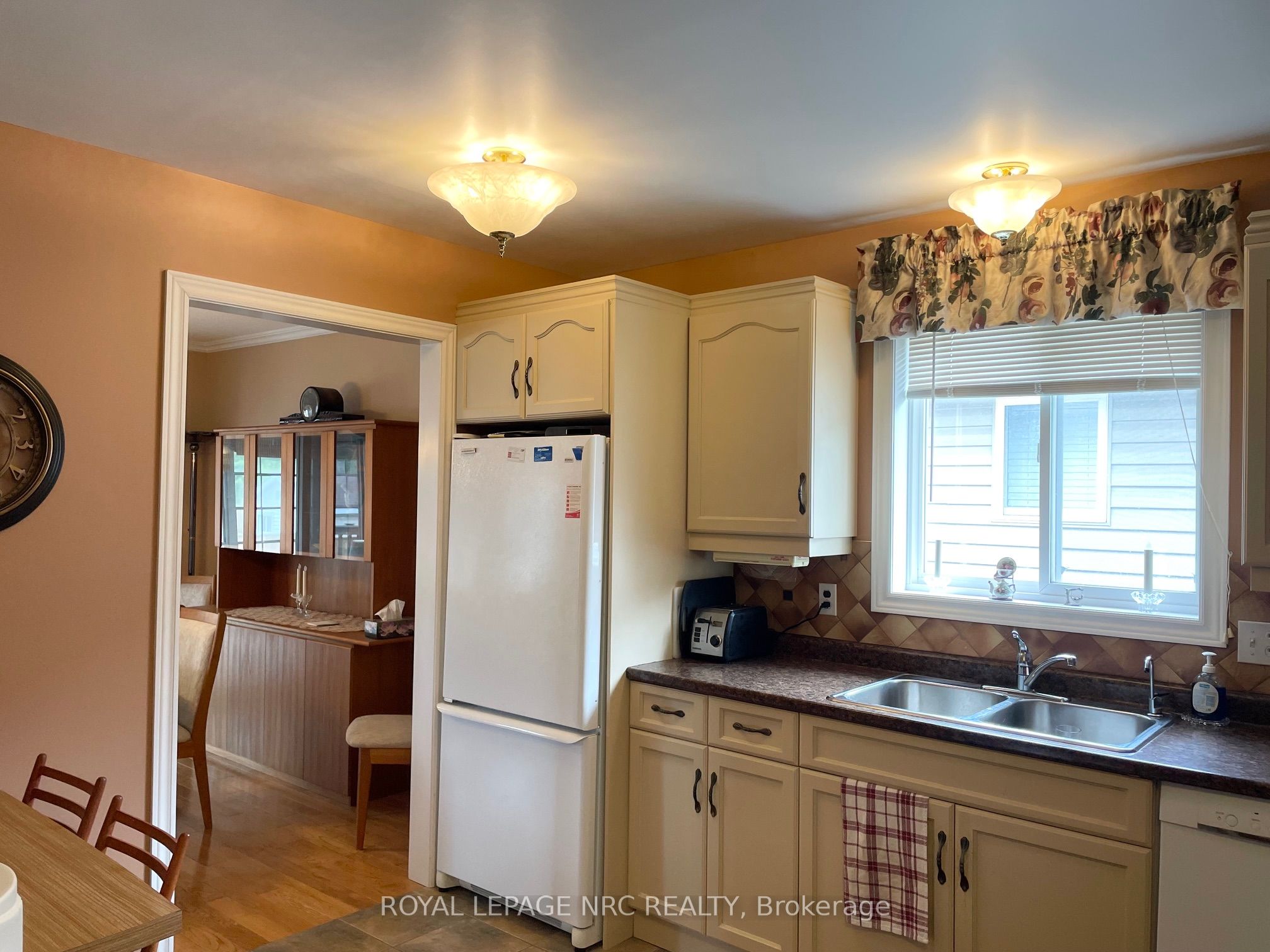 484 Balsam Street Property Photo 10