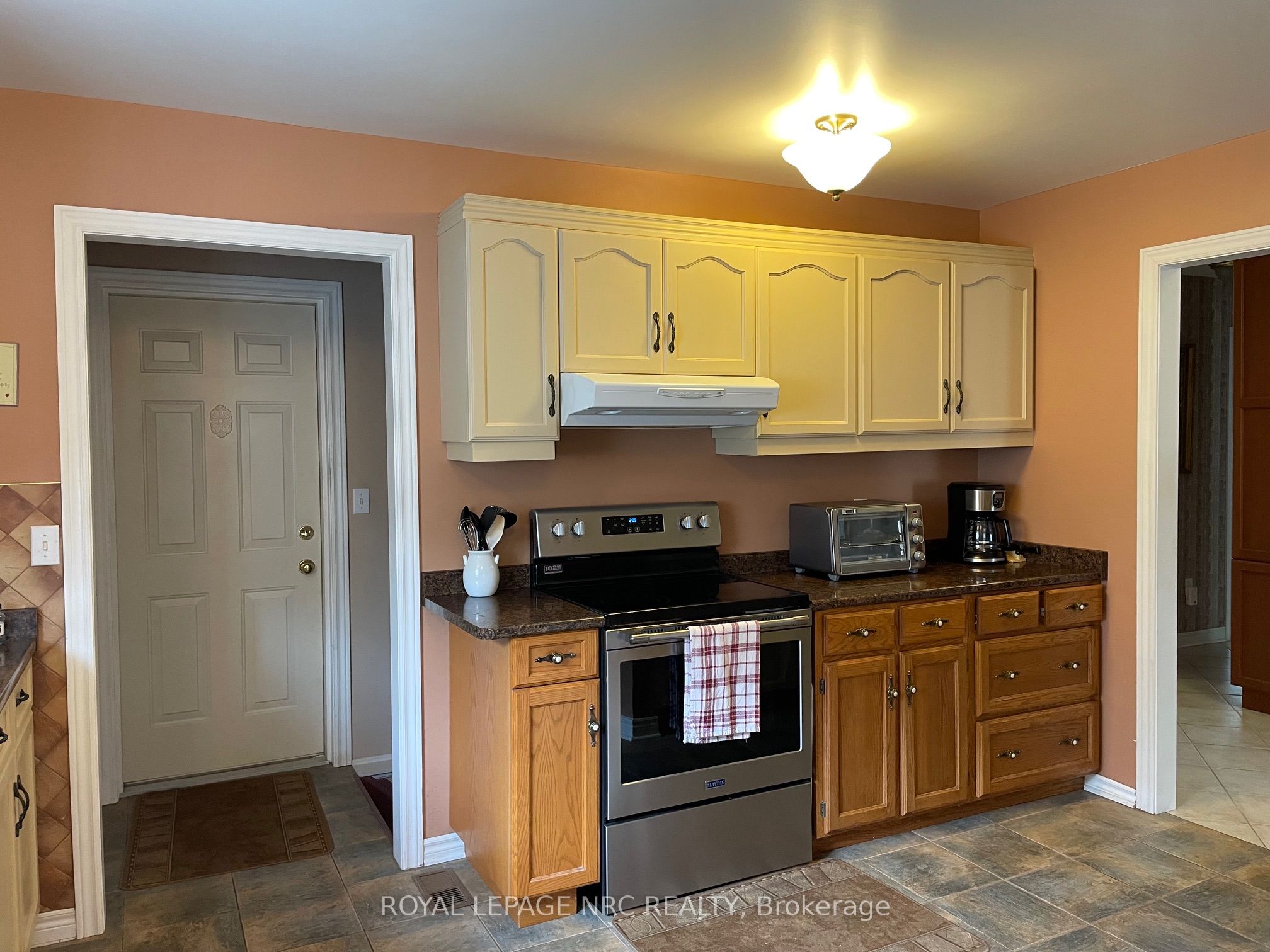 484 Balsam Street Property Photo 13