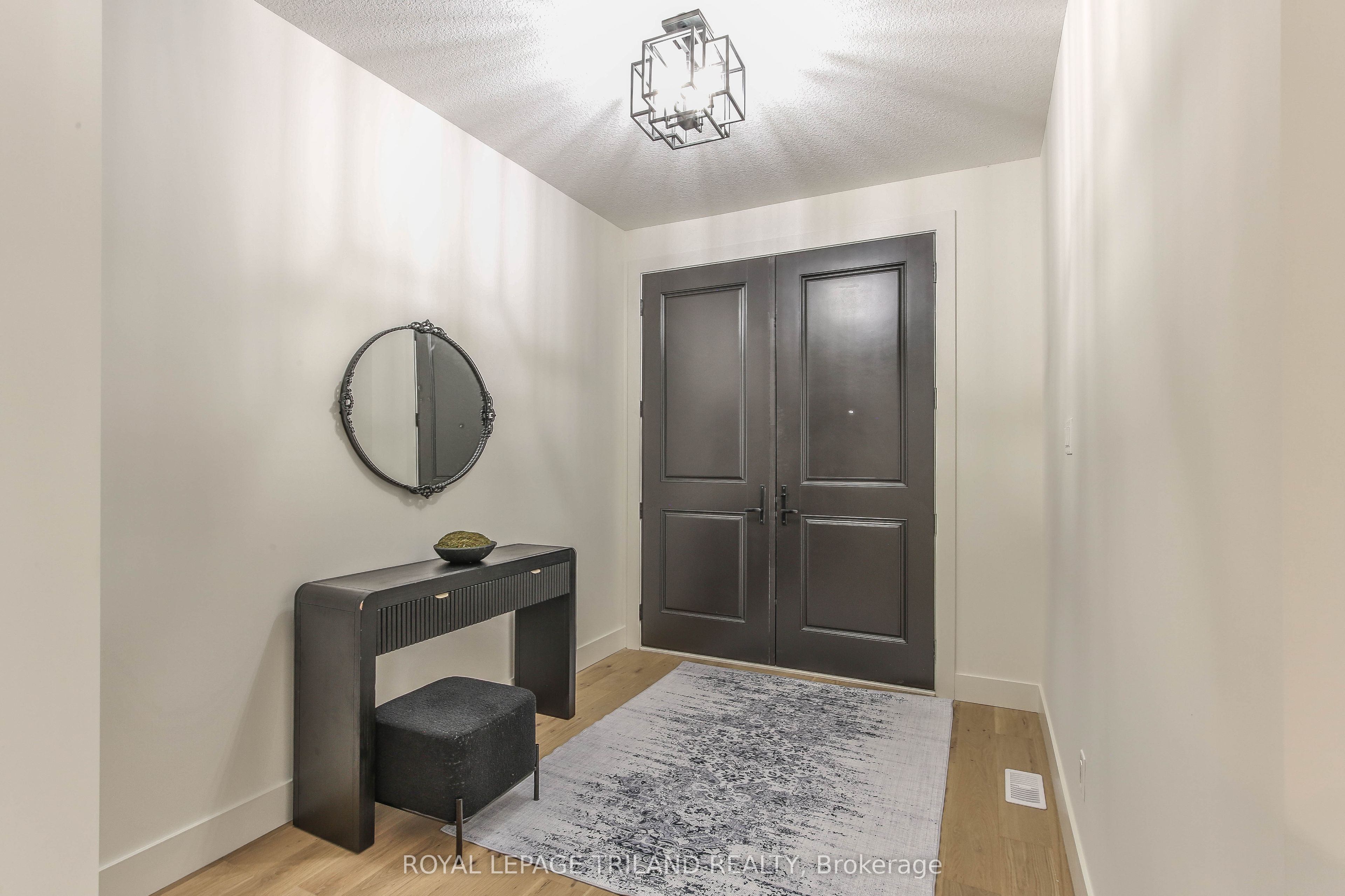 6484 Heathwoods Avenue Property Photo 7
