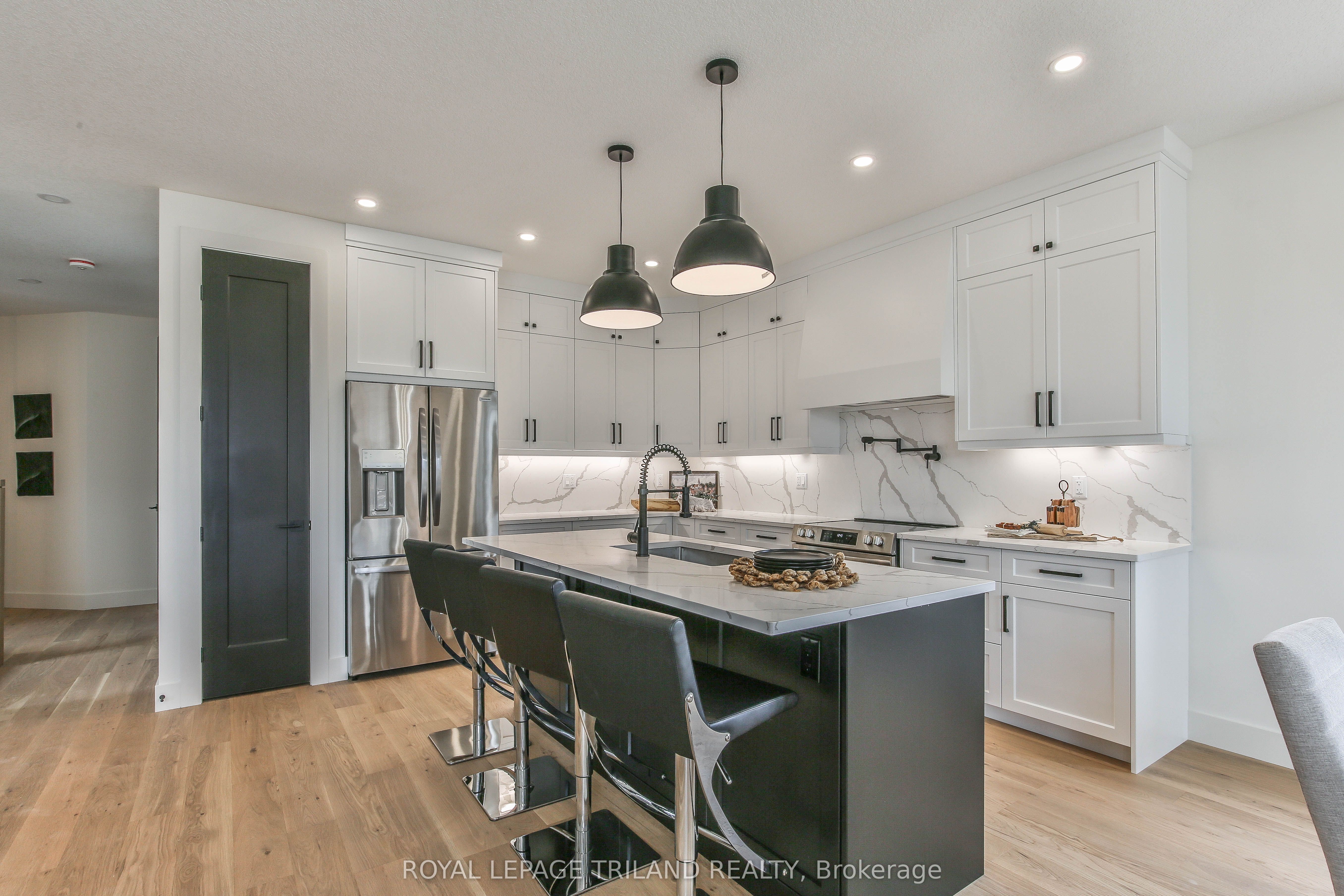 6484 Heathwoods Avenue Property Photo 11
