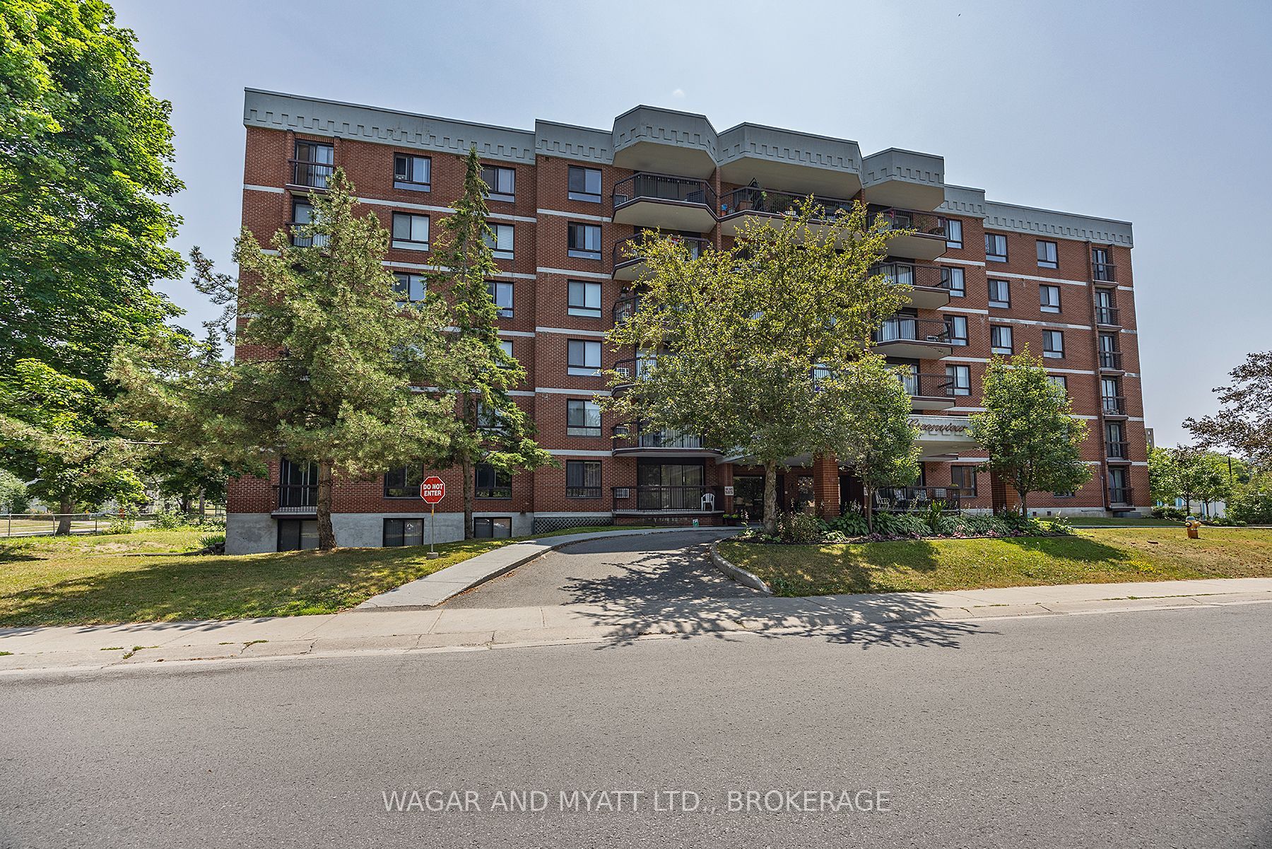 #607 - 14 GREENVIEW Drive Property Photo 1