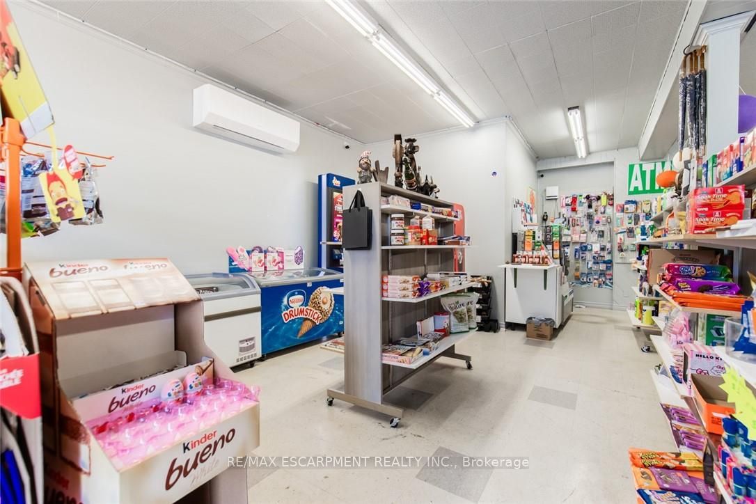 2340 King St E Property Photo 11