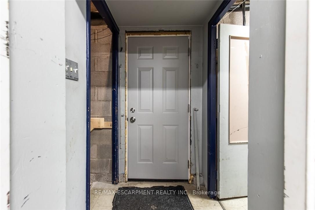 2340 King St E Property Photo 24