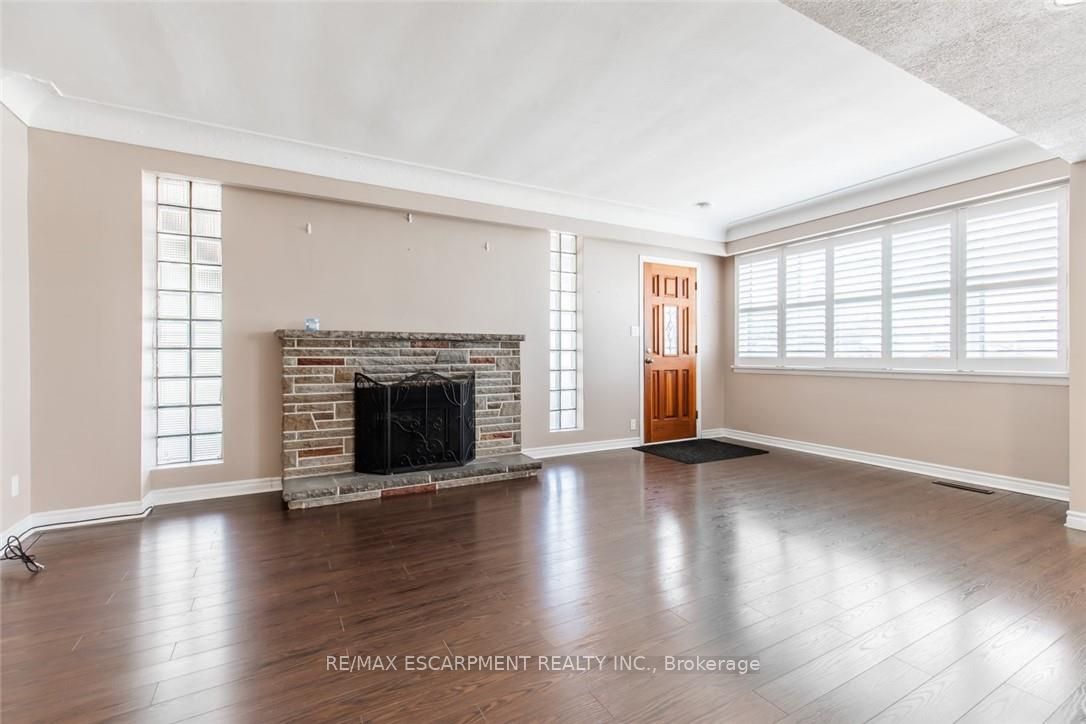 2340 King St E Property Photo 27
