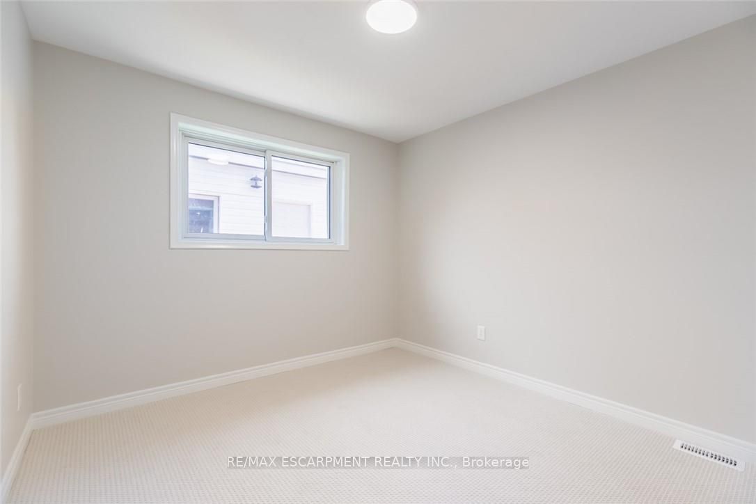 2340 King St E Property Photo 37