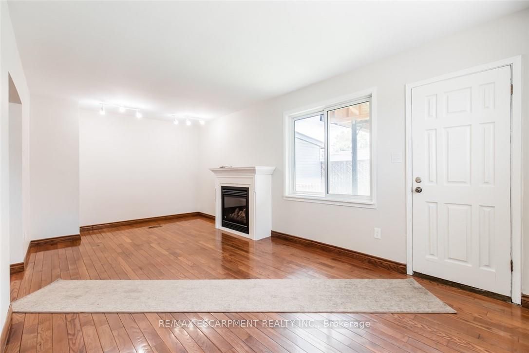 2340 King St E Property Photo 40