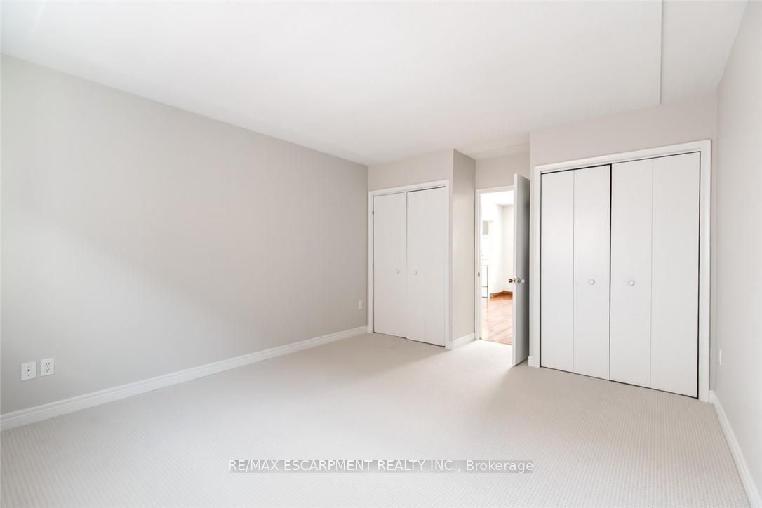 2340 King St E Property Photo 42