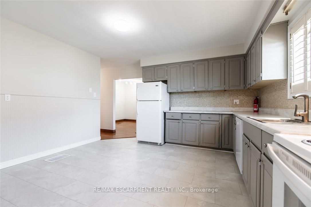 2340 King St E Property Photo 45