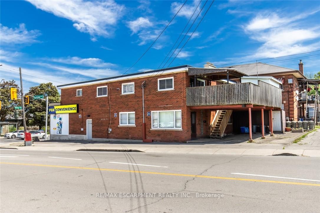 2340 King St E Property Photo 47